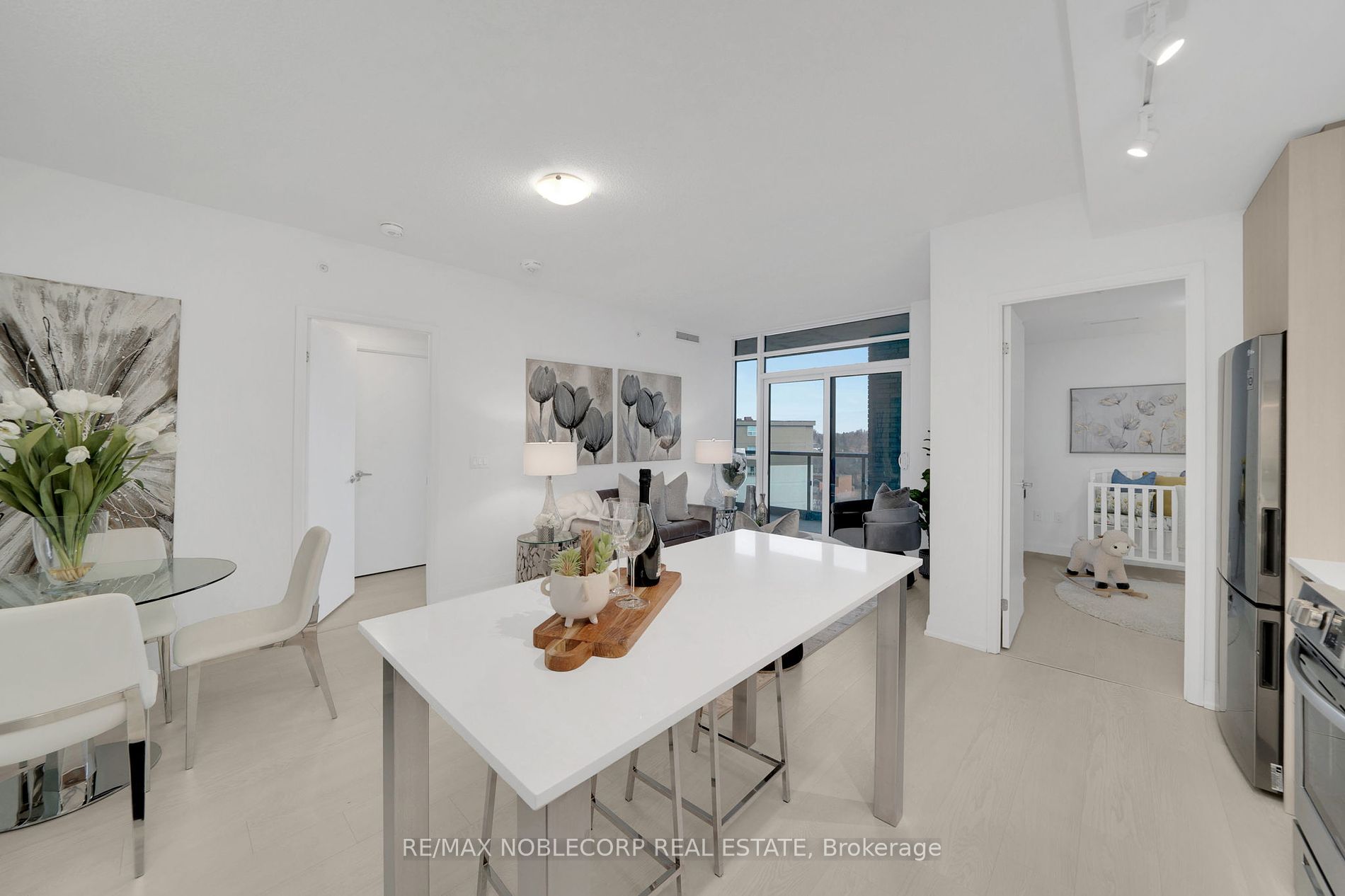 10 Gibbs Rd, #717