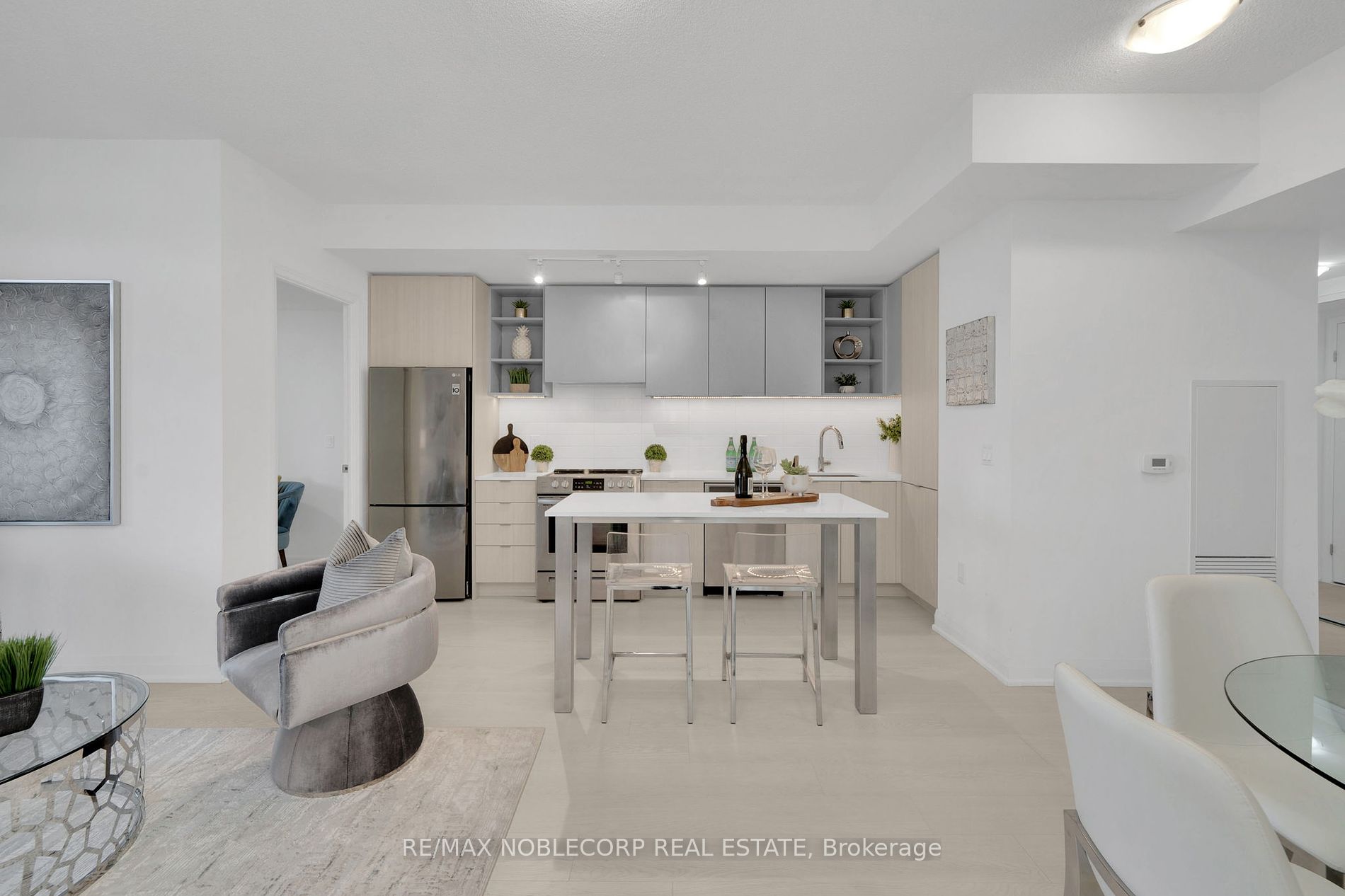 10 Gibbs Rd, #717