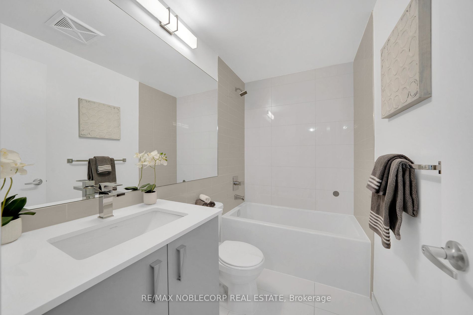 10 Gibbs Rd, #717
