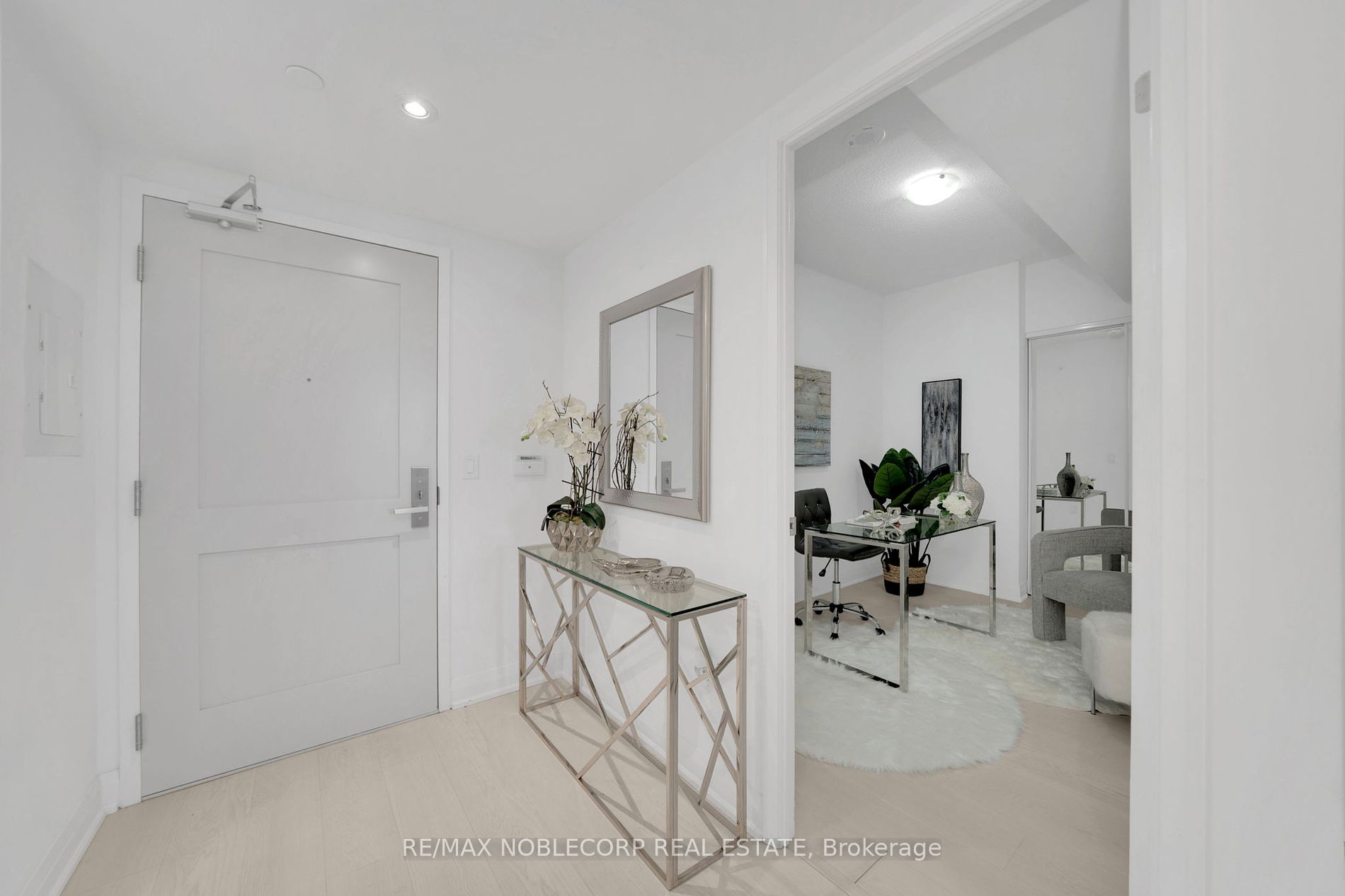 10 Gibbs Rd, #717
