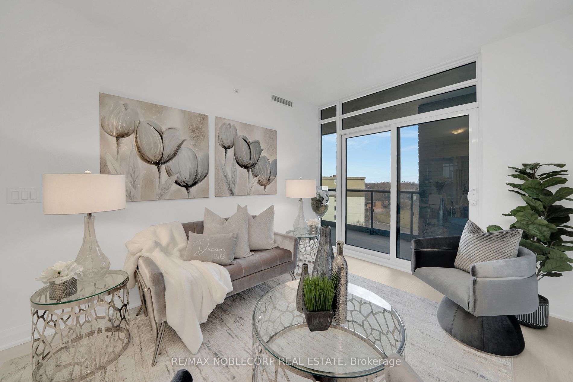 10 Gibbs Rd, #717