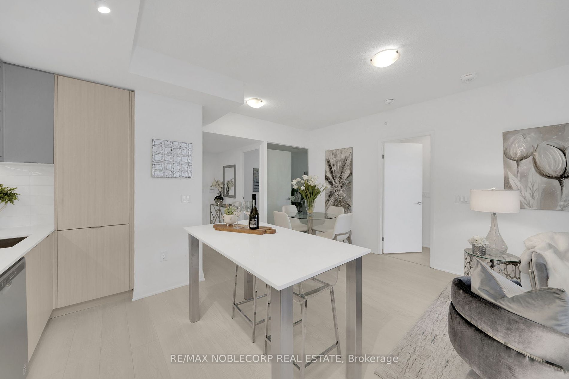 10 Gibbs Rd, #717