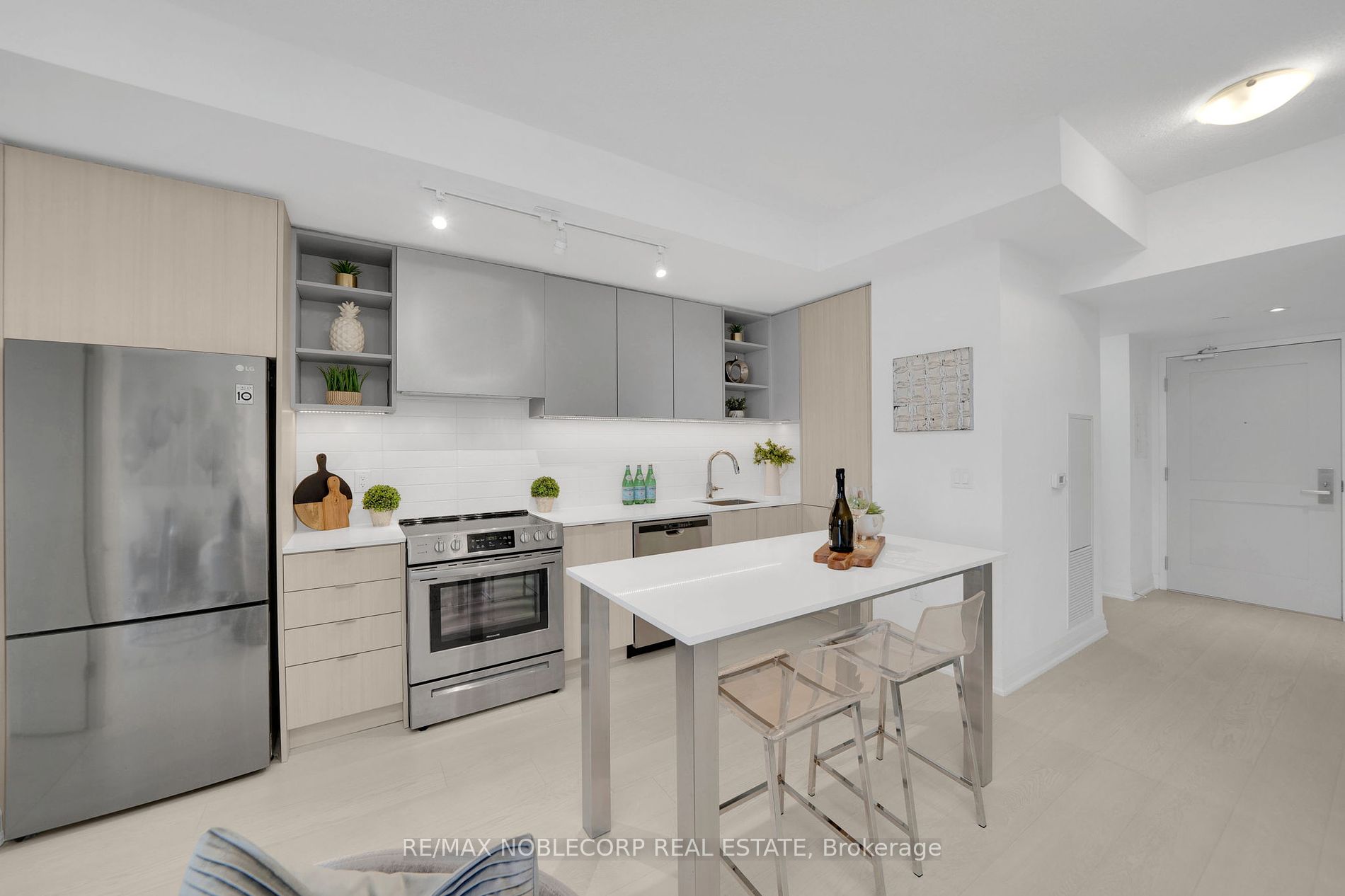 10 Gibbs Rd, #717