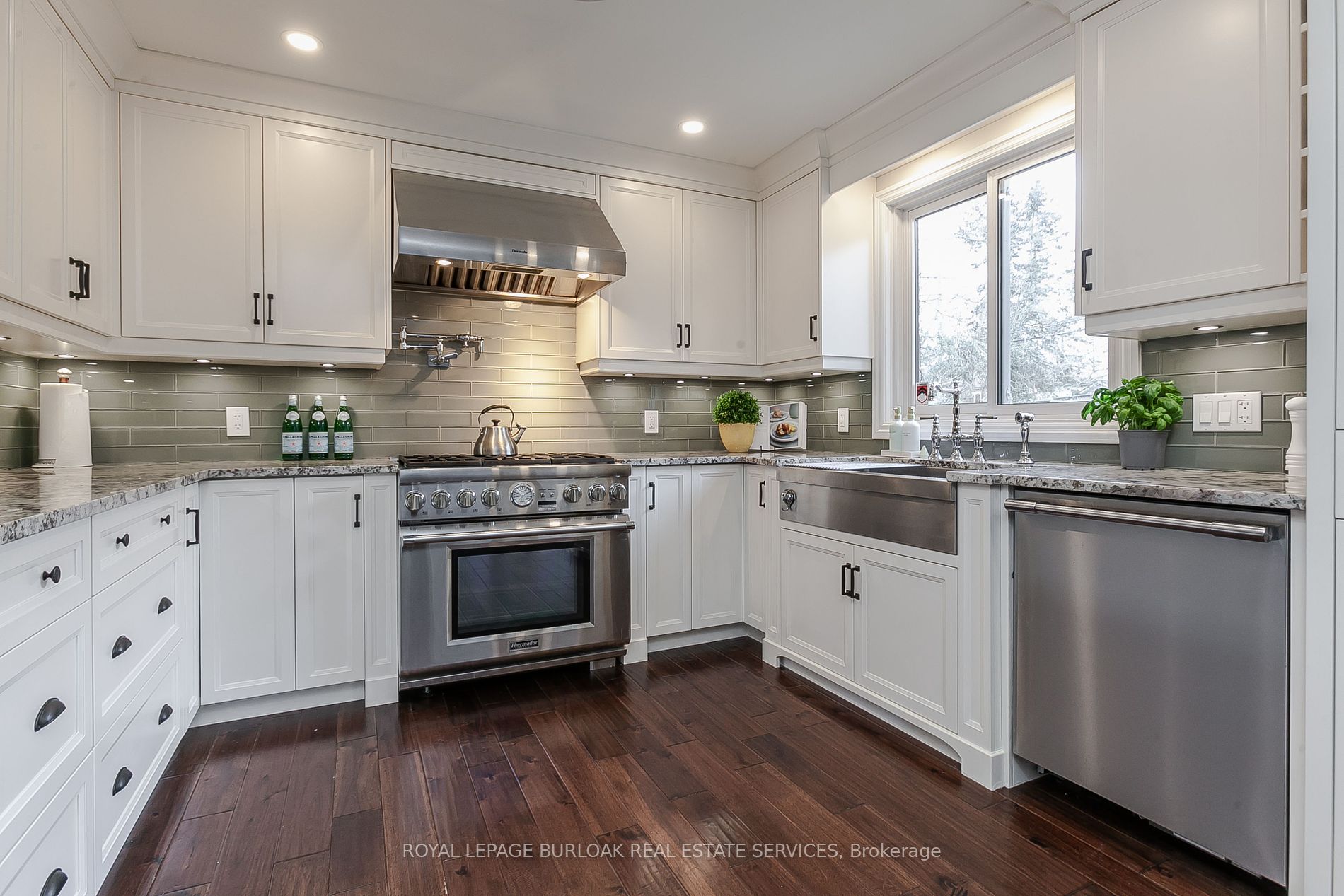 409 Valanna Cres