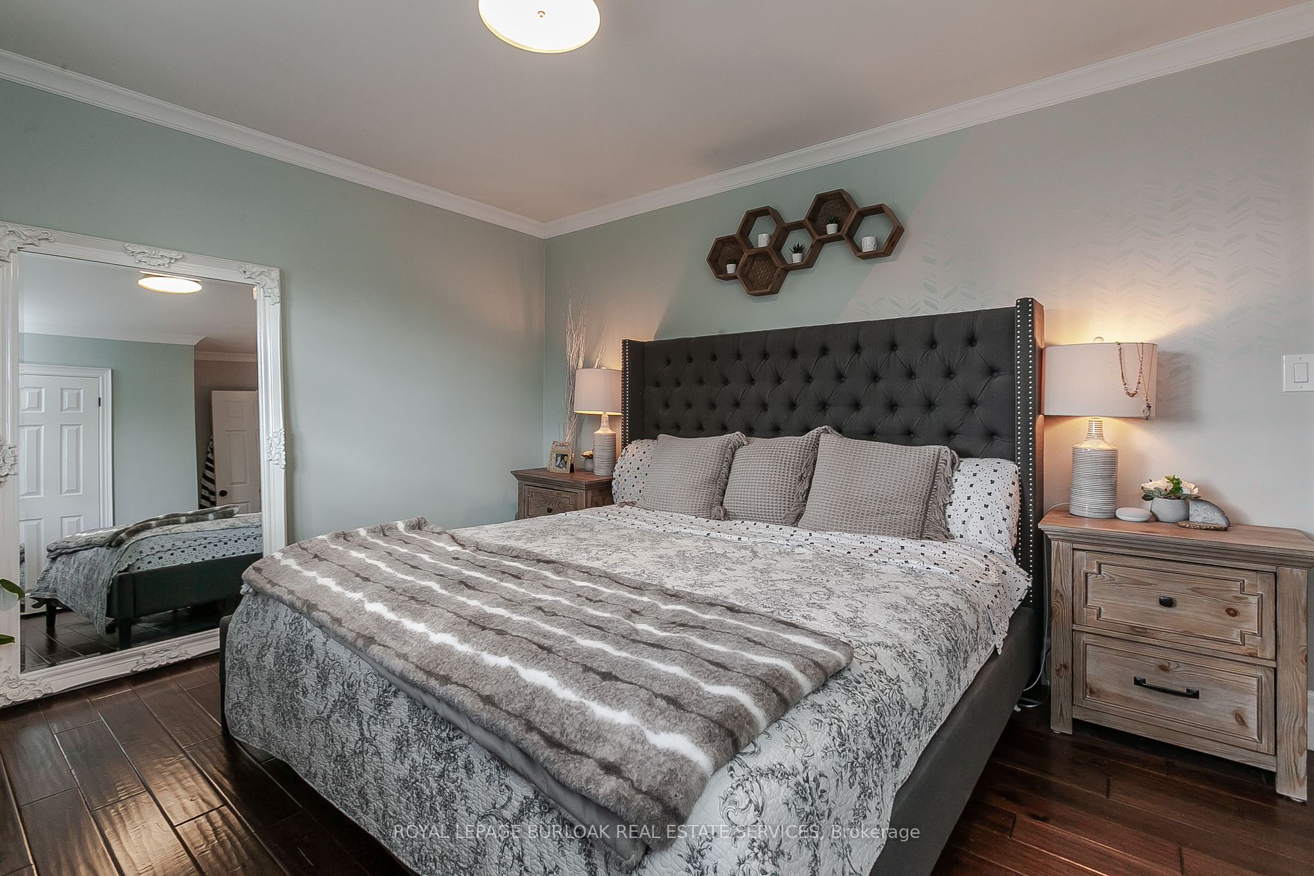 409 Valanna Cres