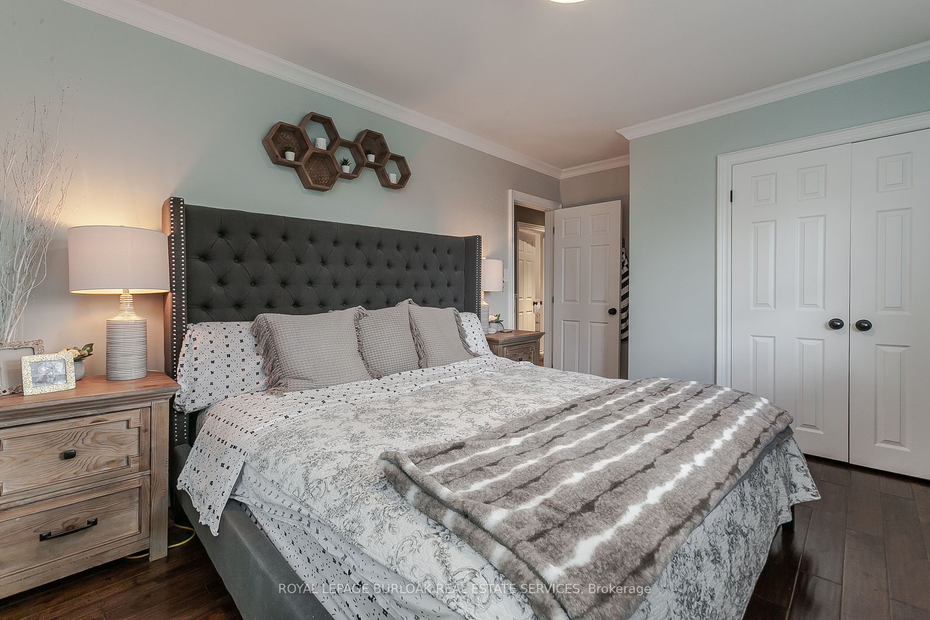 409 Valanna Cres