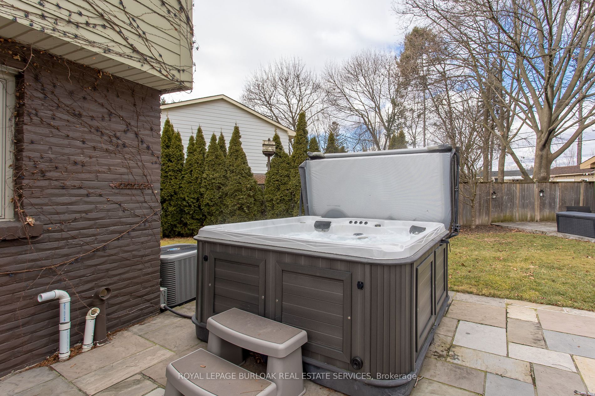 409 Valanna Cres