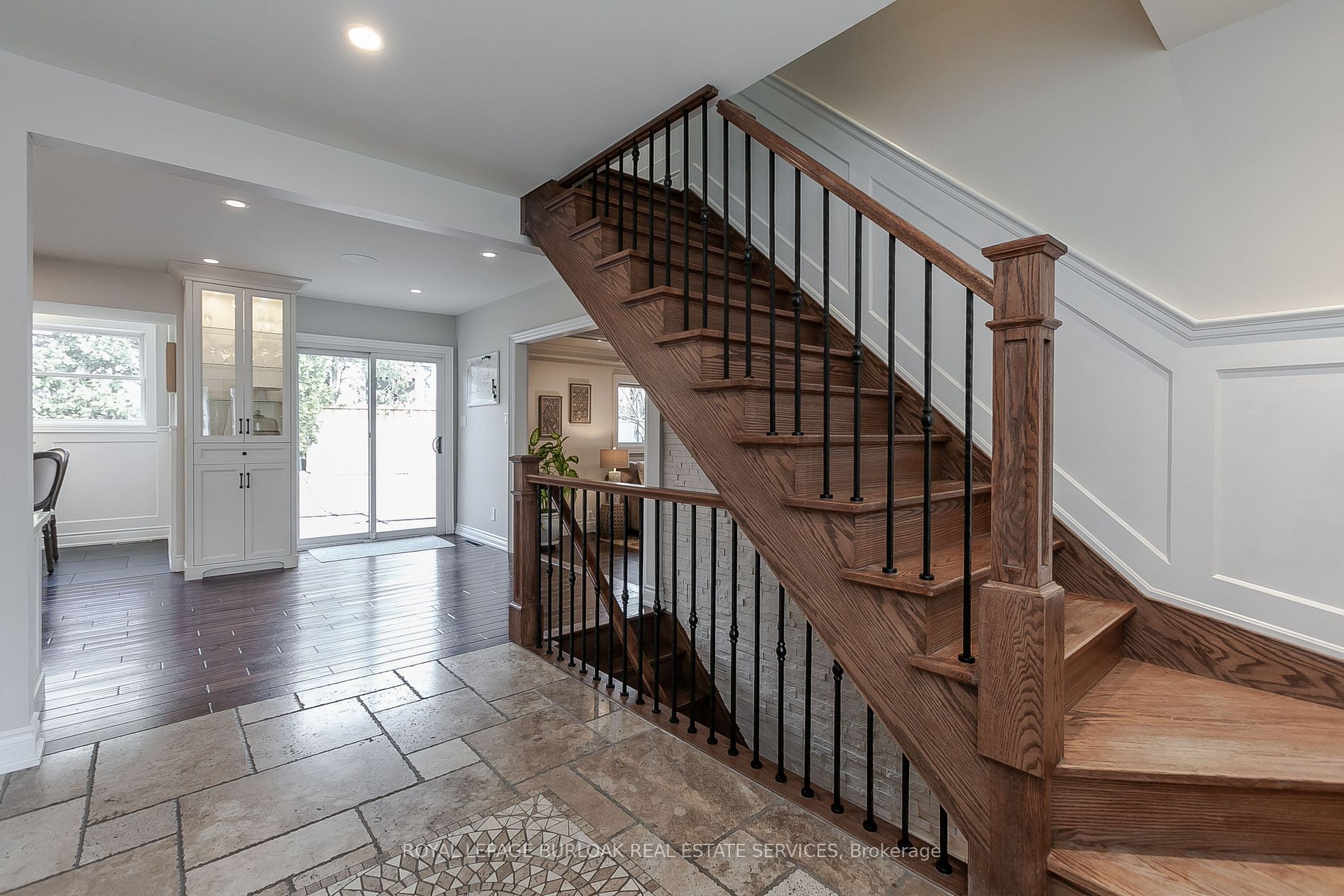 409 Valanna Cres