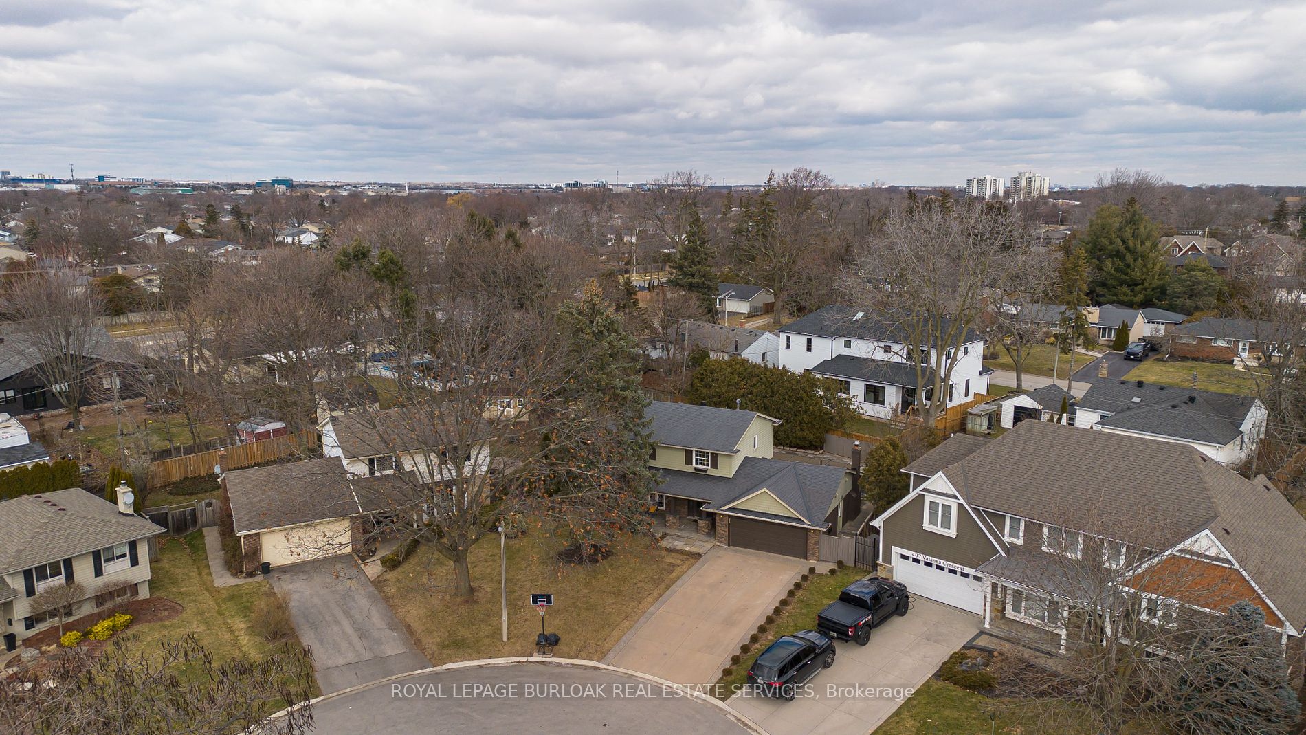 409 Valanna Cres