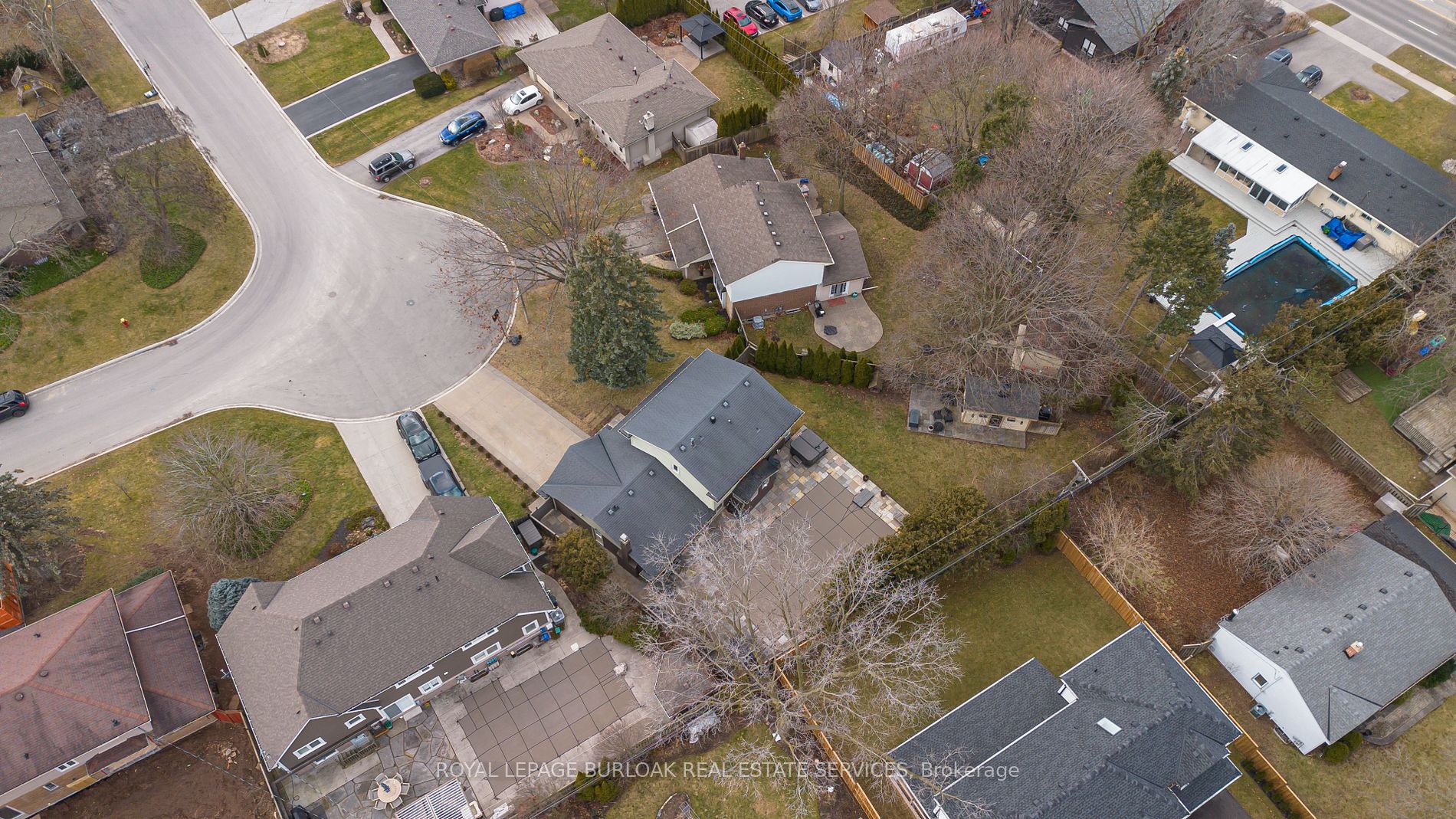 409 Valanna Cres