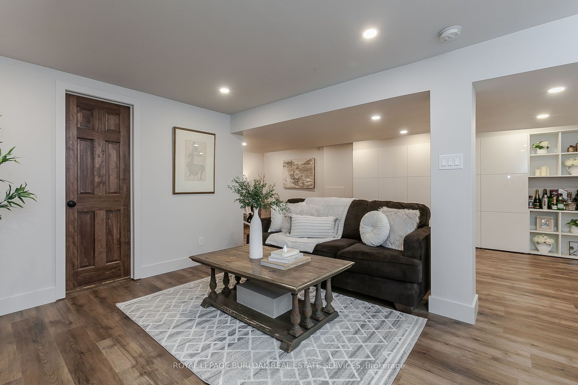 409 Valanna Cres