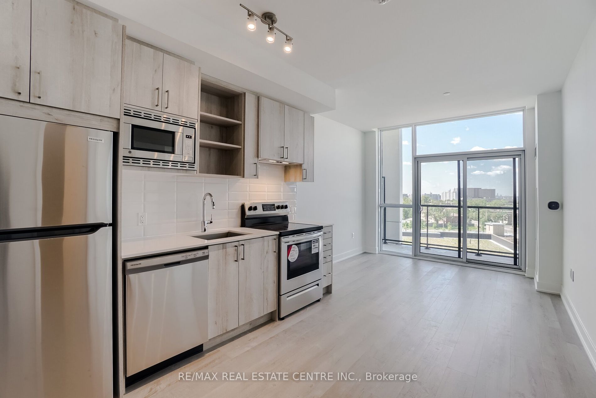 60 George Butchart Dr, #709