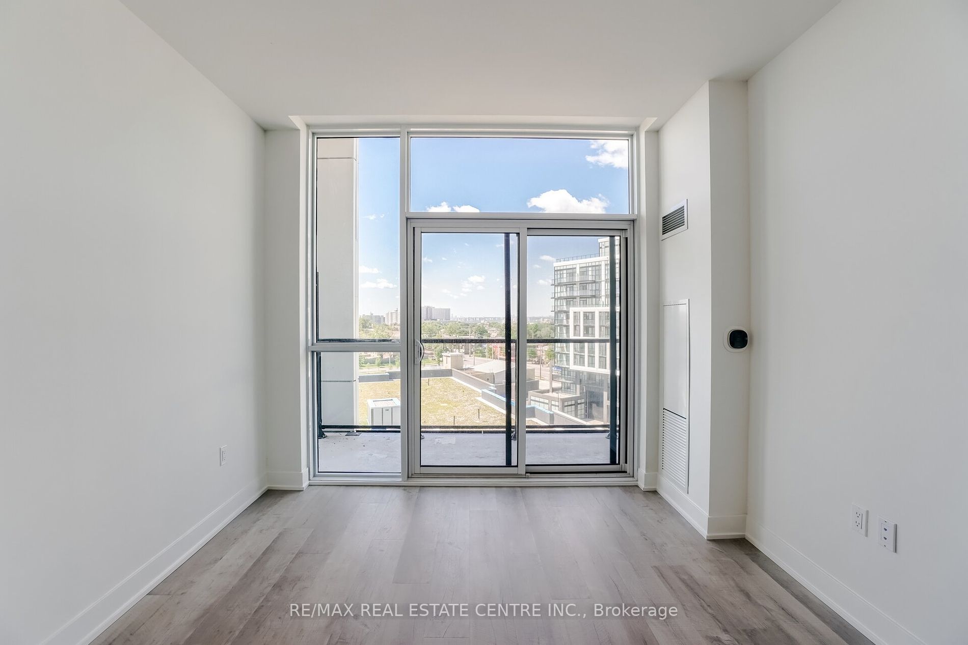 60 George Butchart Dr, #709