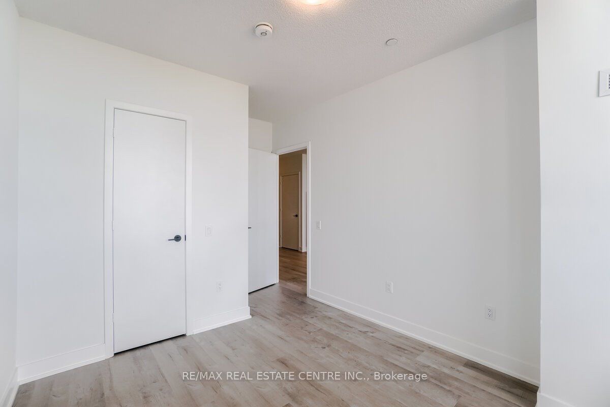 60 George Butchart Dr, #709