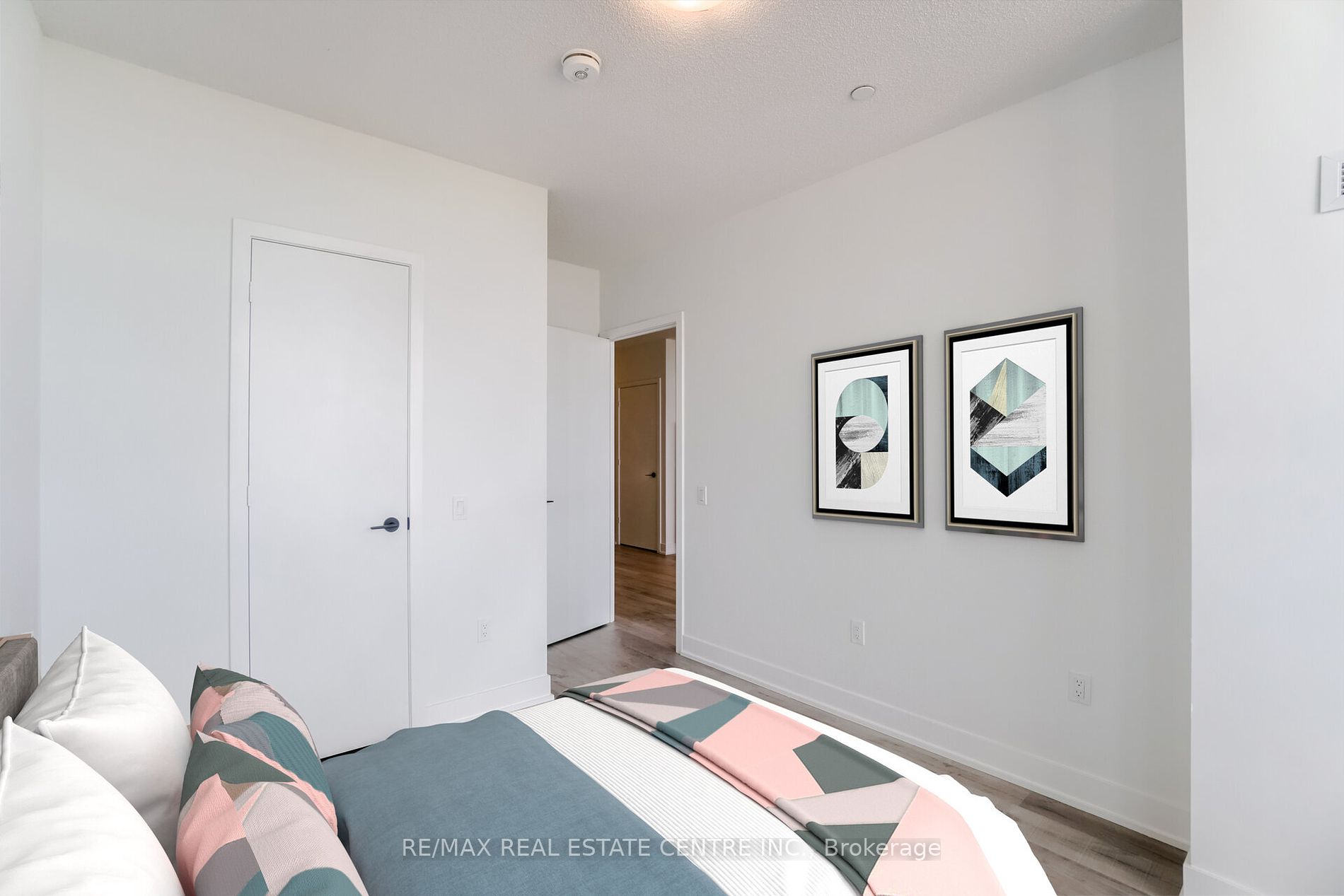60 George Butchart Dr, #709