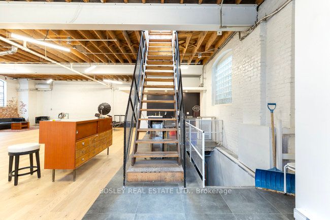 1233 Queen St W, #Rear