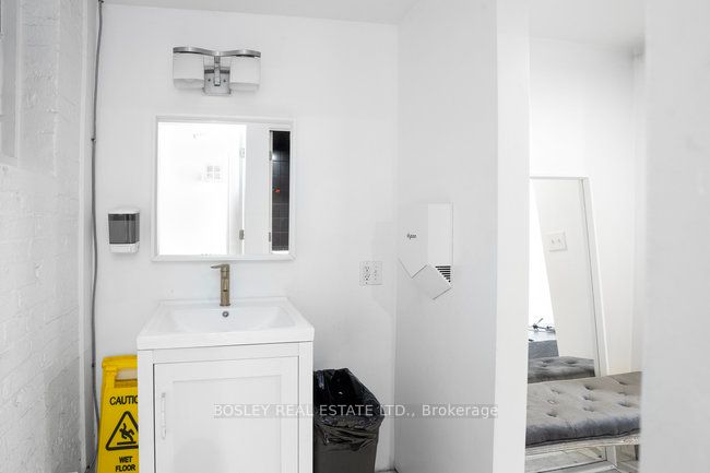 1233 Queen St W, #Rear