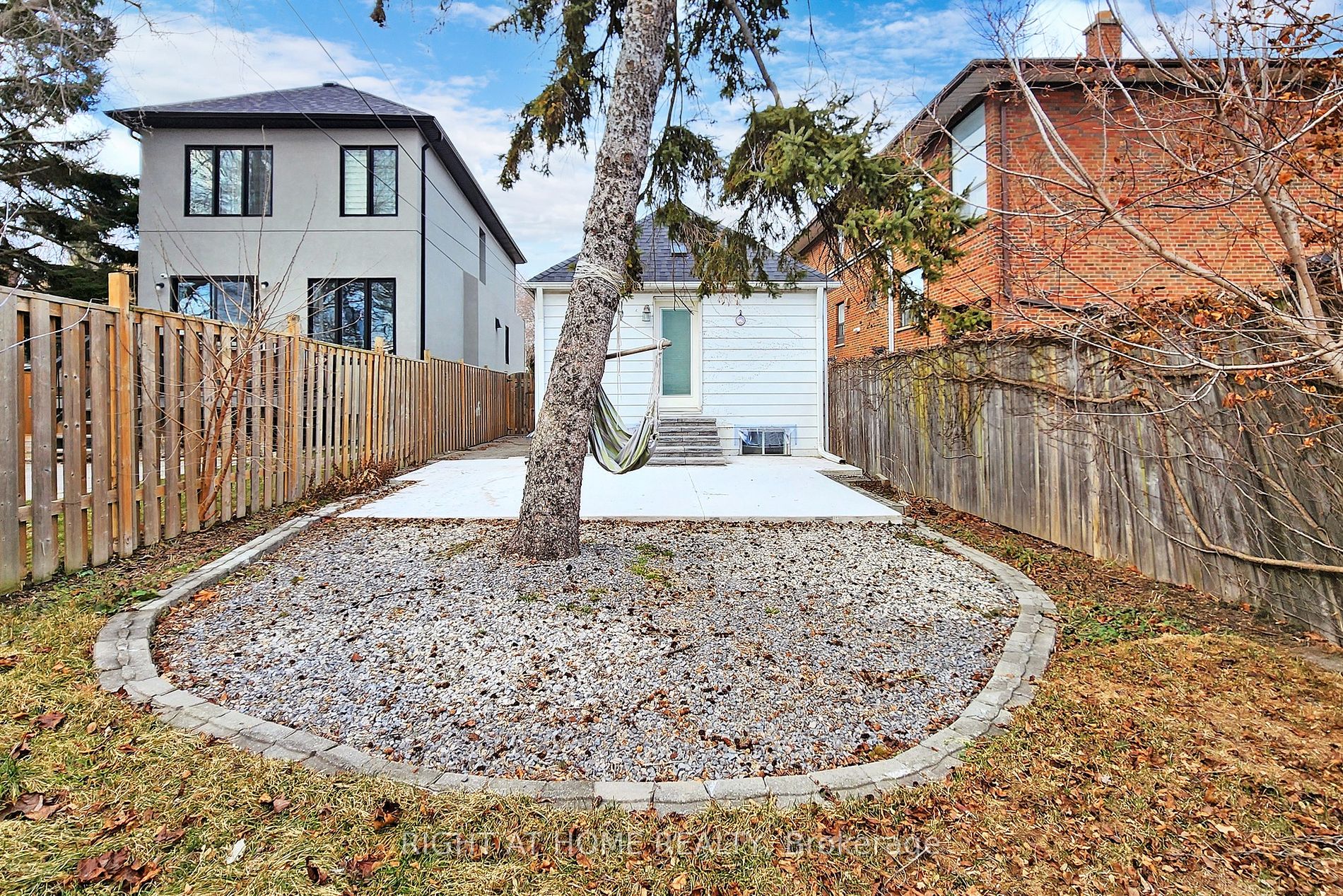 133 Lake Cres