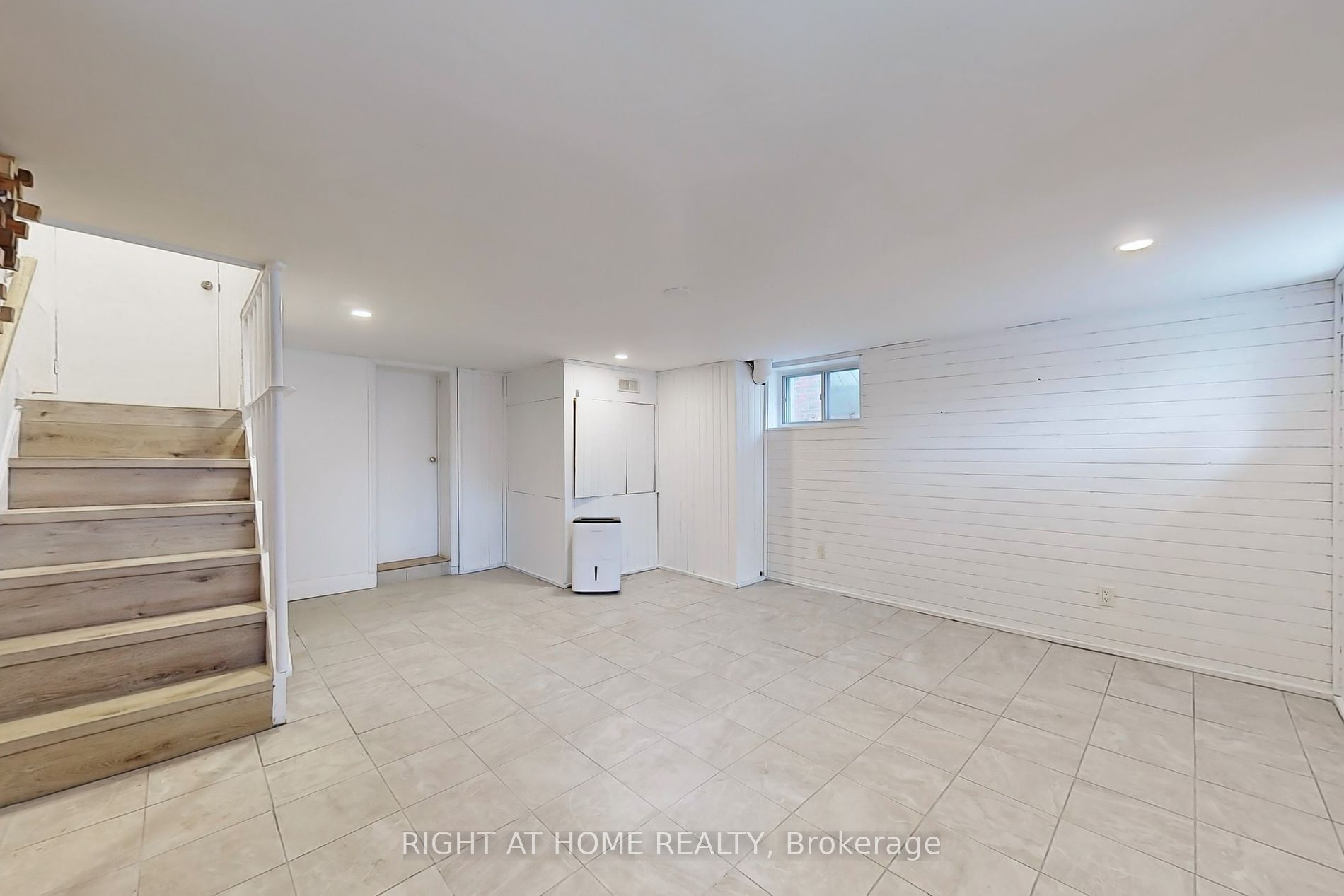 133 Lake Cres
