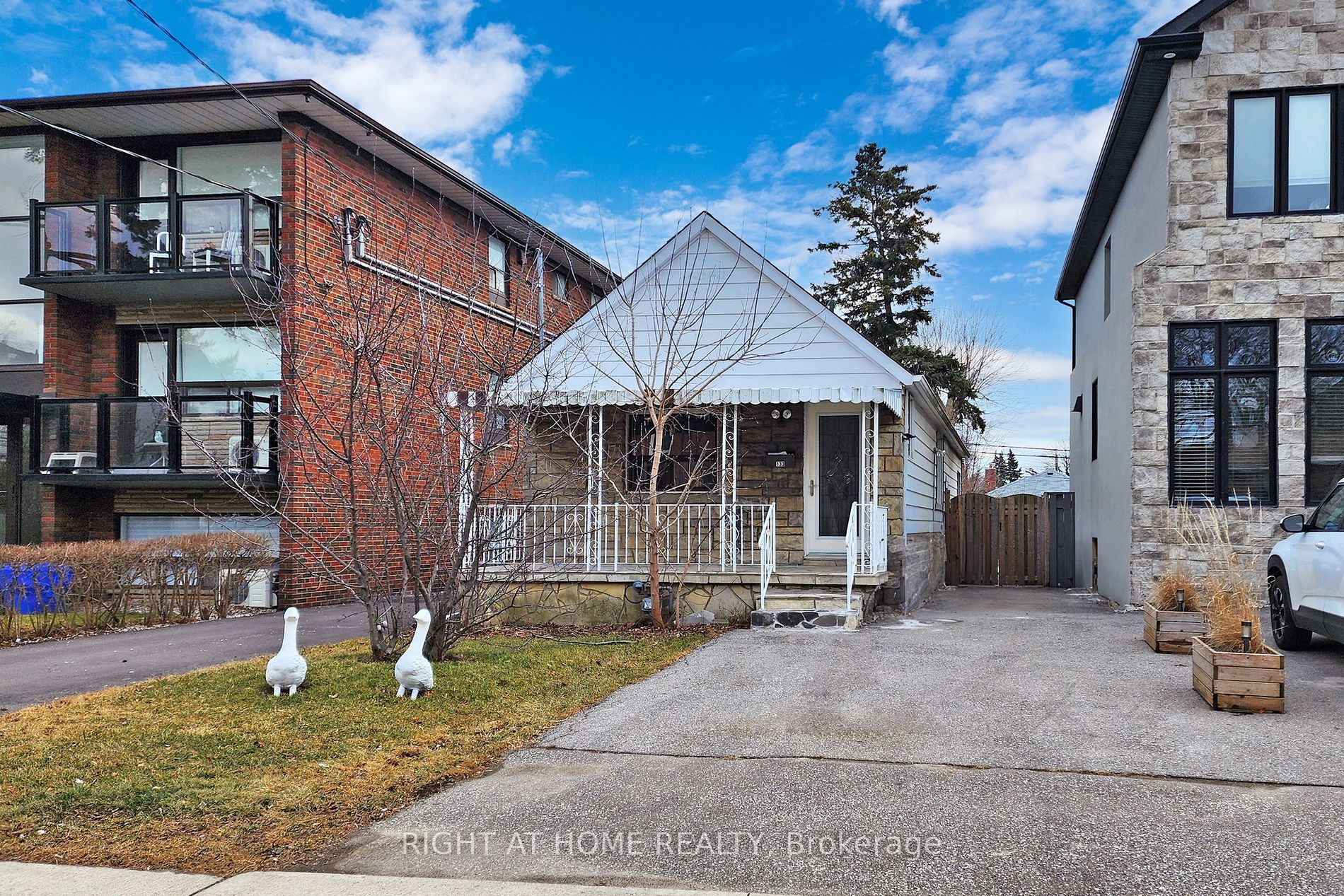 133 Lake Cres