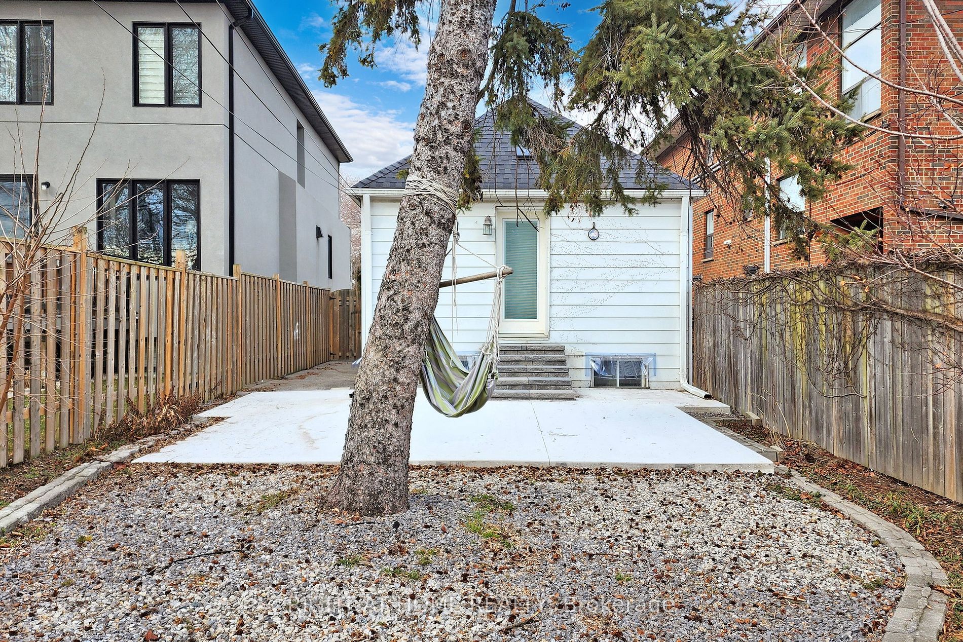 133 Lake Cres