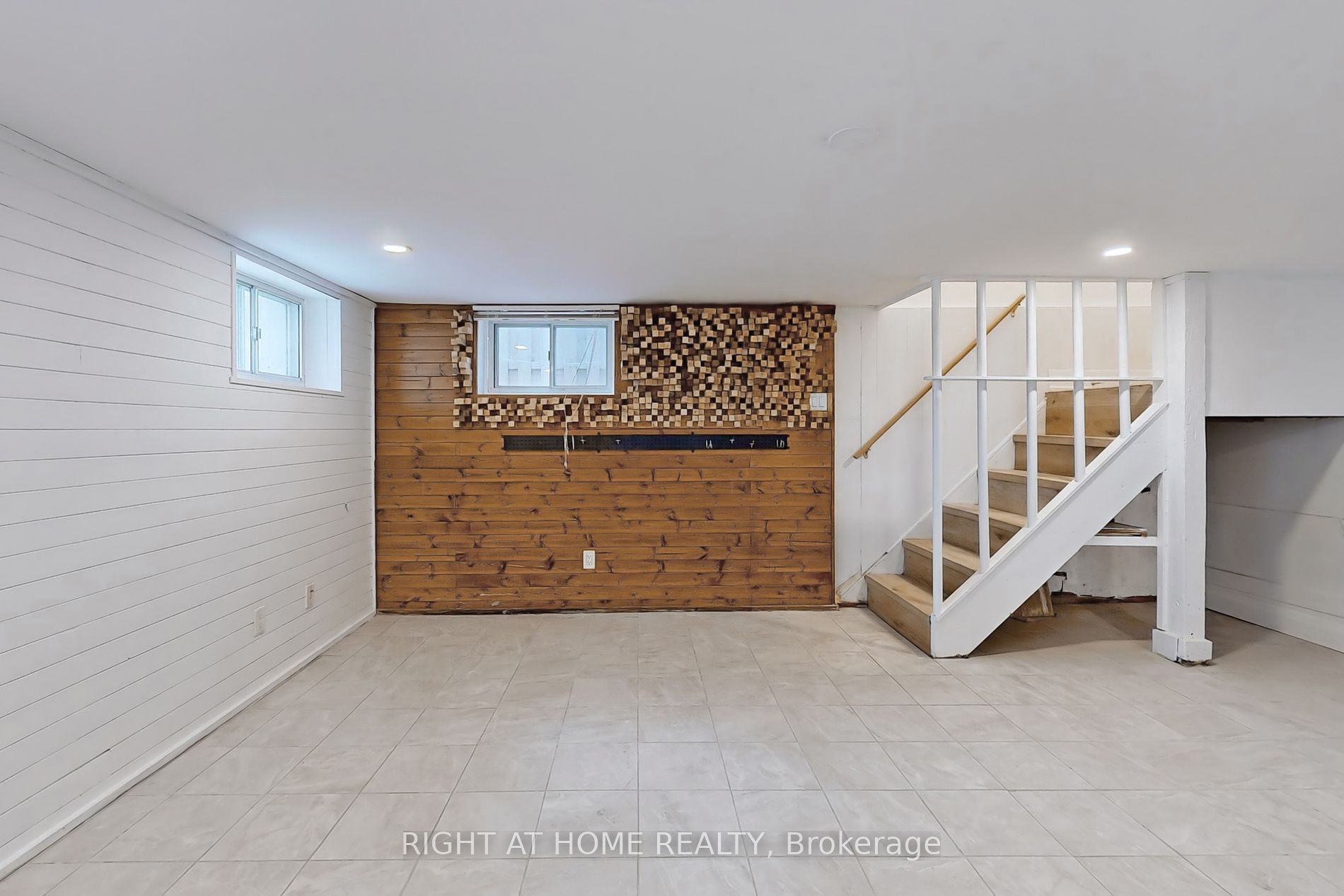 133 Lake Cres