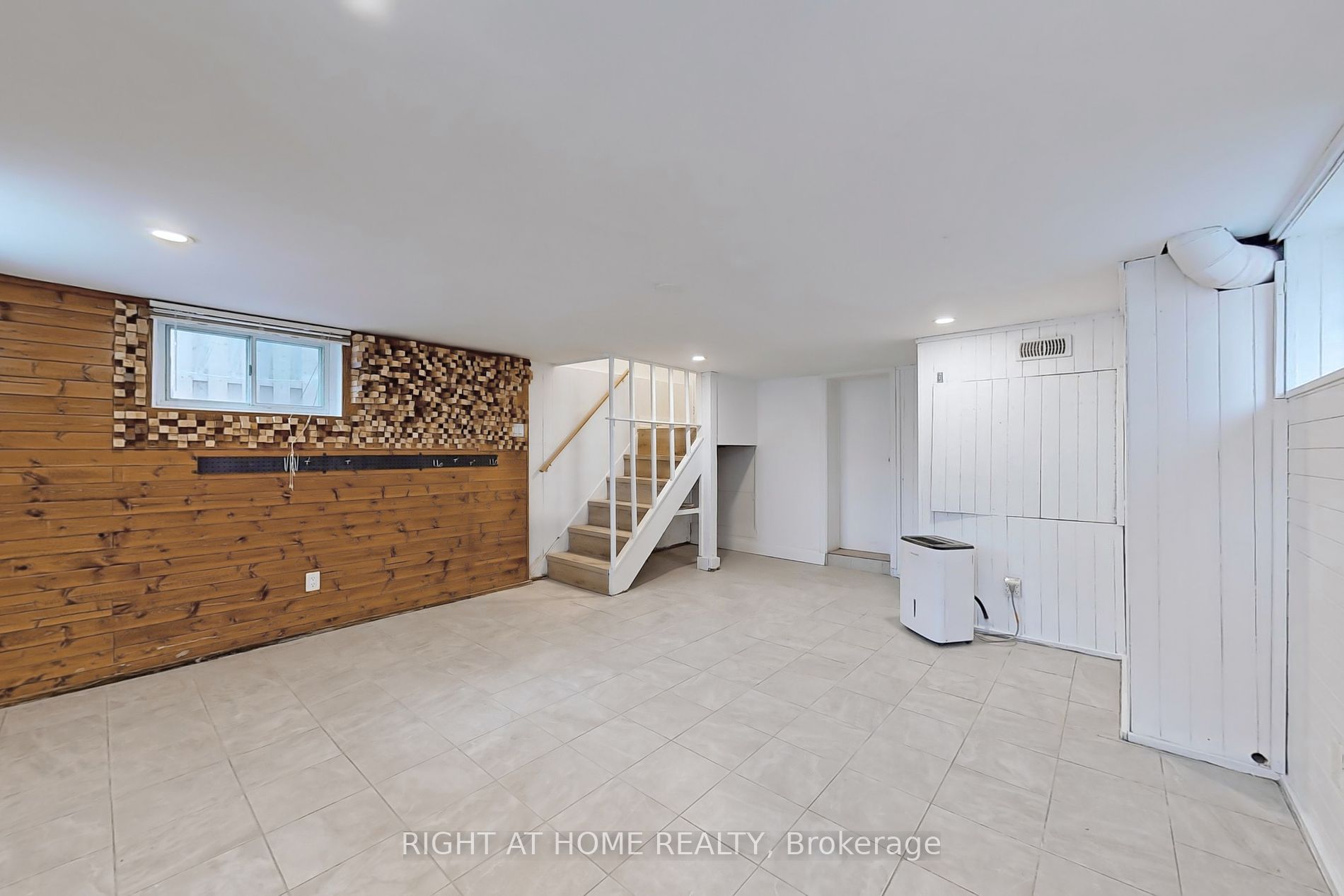 133 Lake Cres