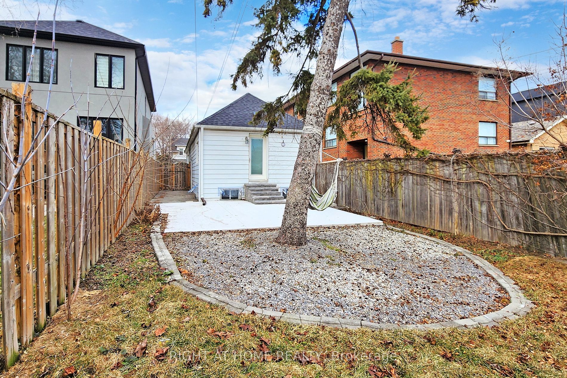 133 Lake Cres