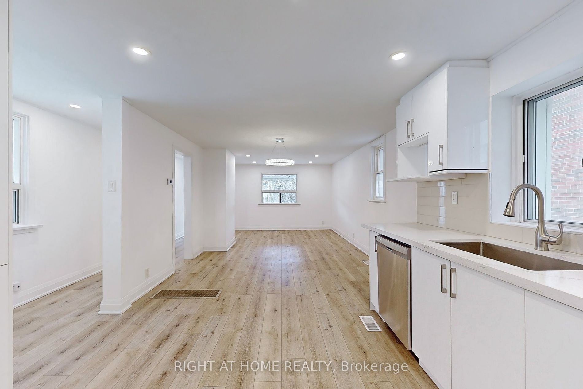 133 Lake Cres