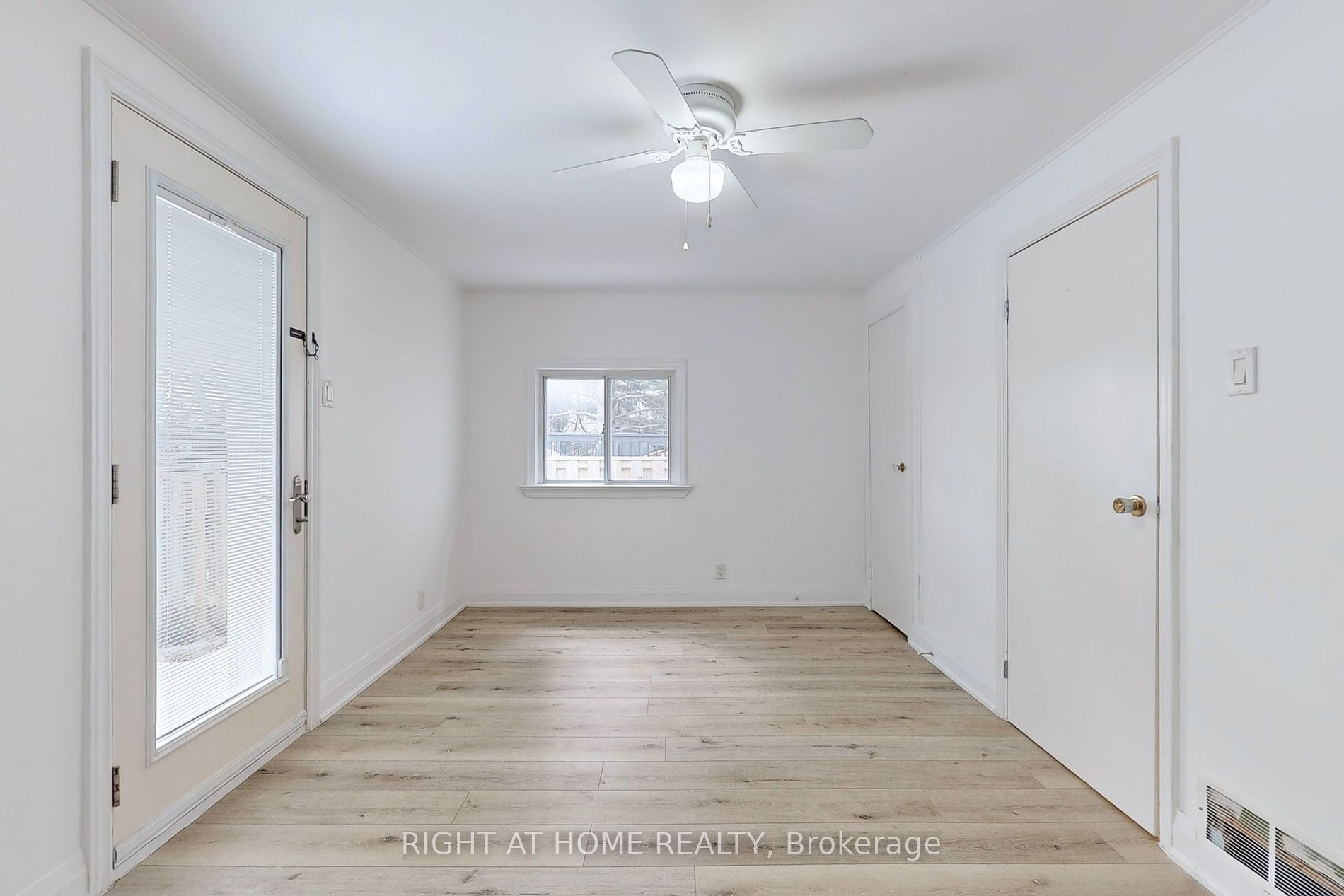 133 Lake Cres