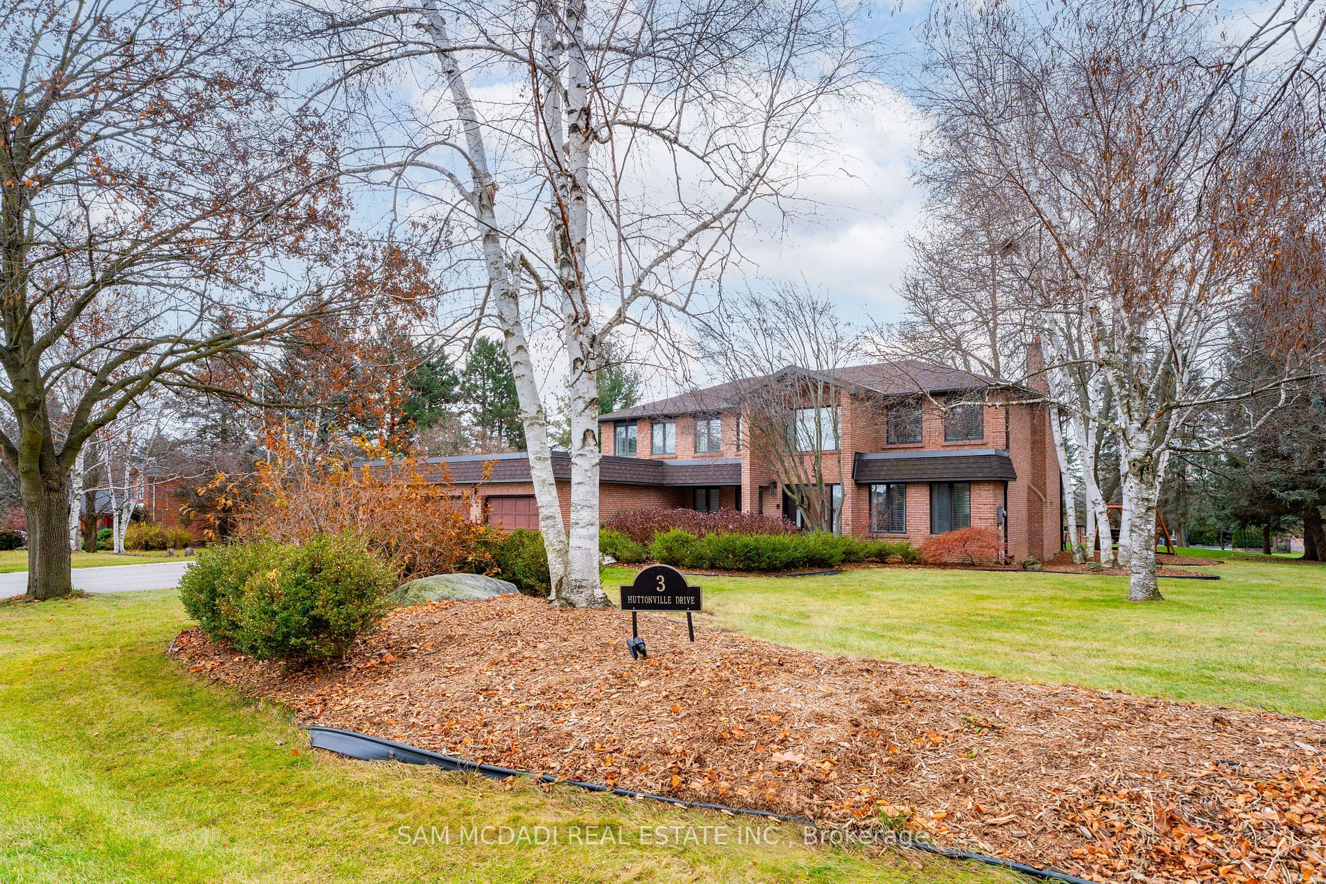 3 Huttonville Dr