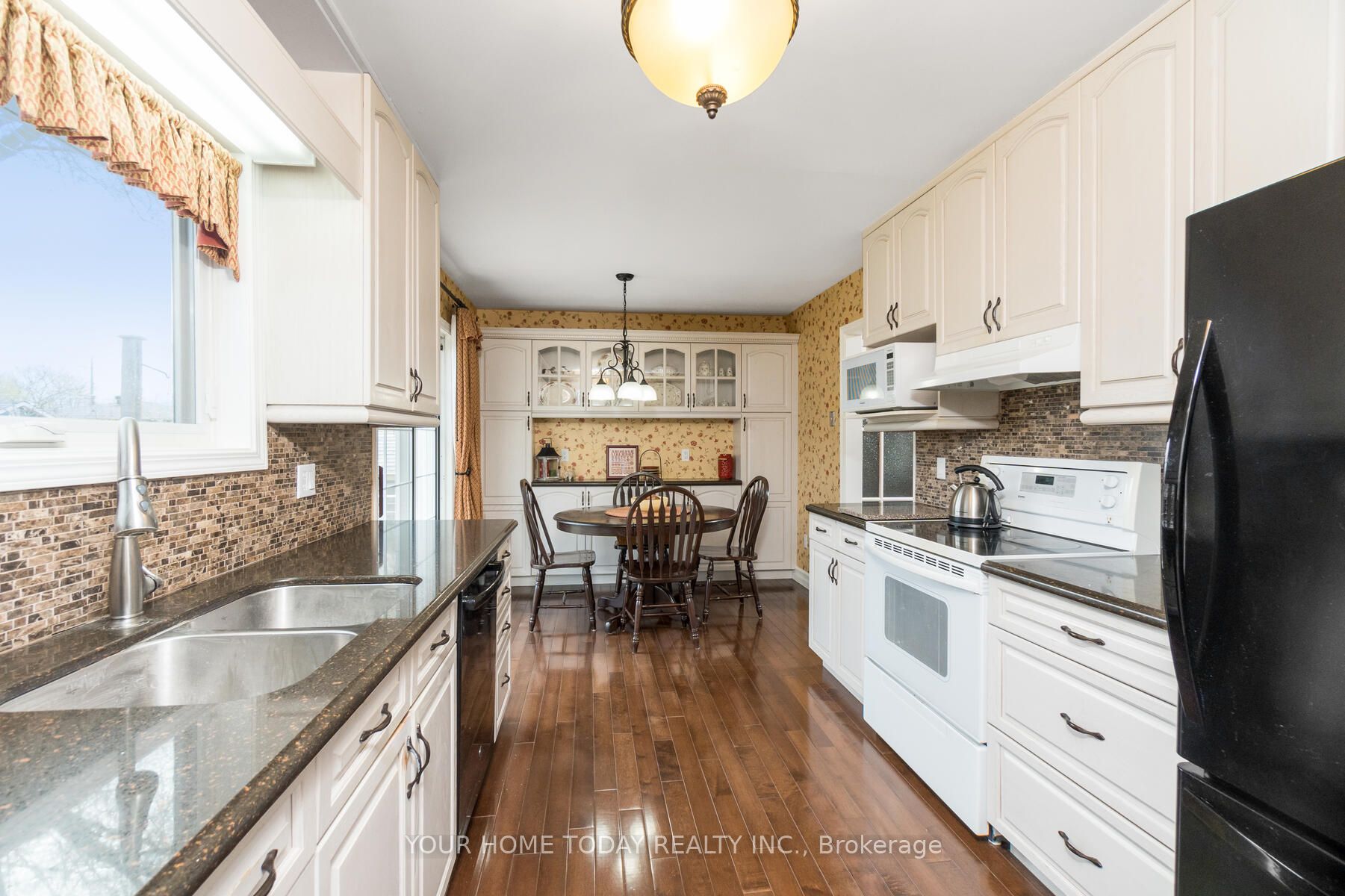 6 Hyland Avenue