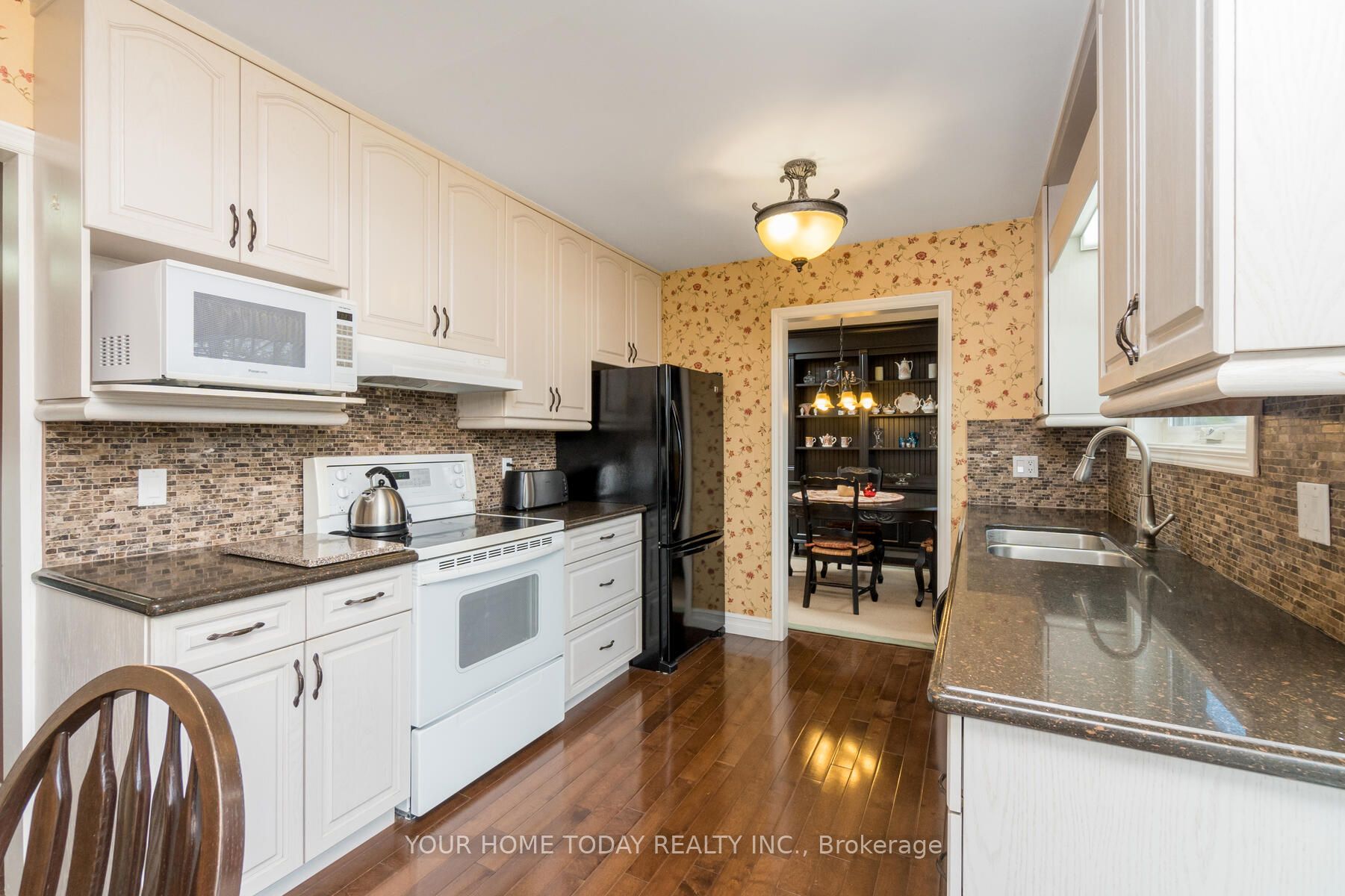 6 Hyland Avenue