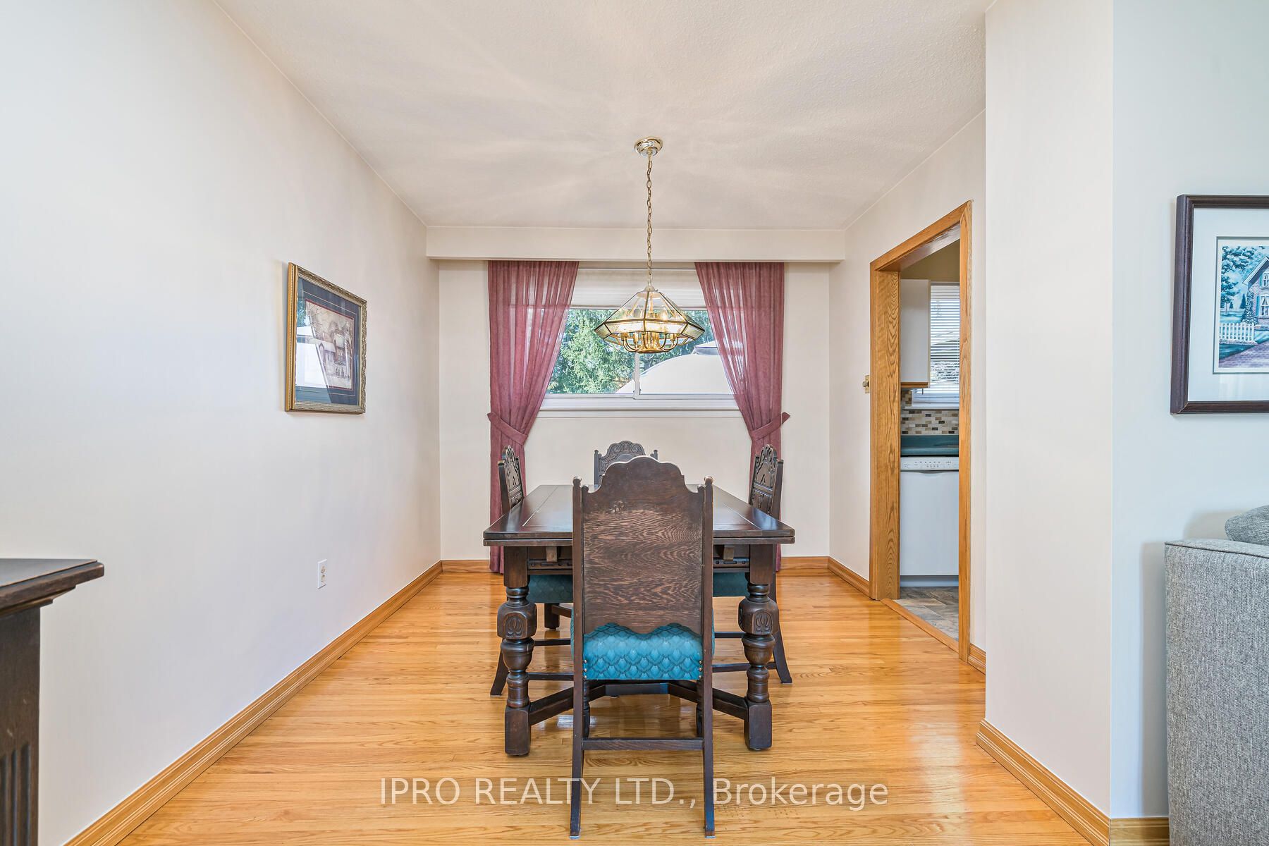 27 Eleanor Crescent