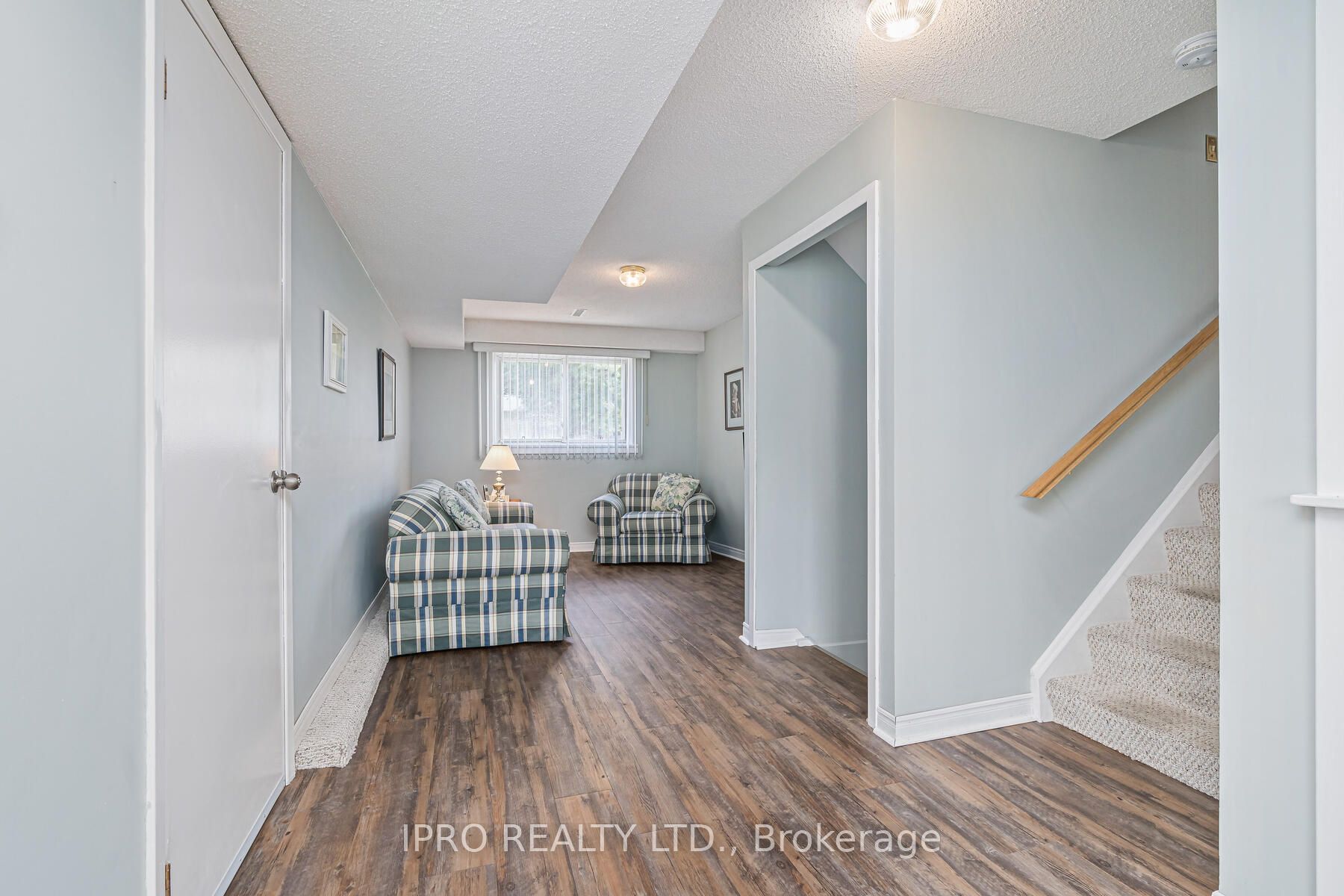 27 Eleanor Crescent