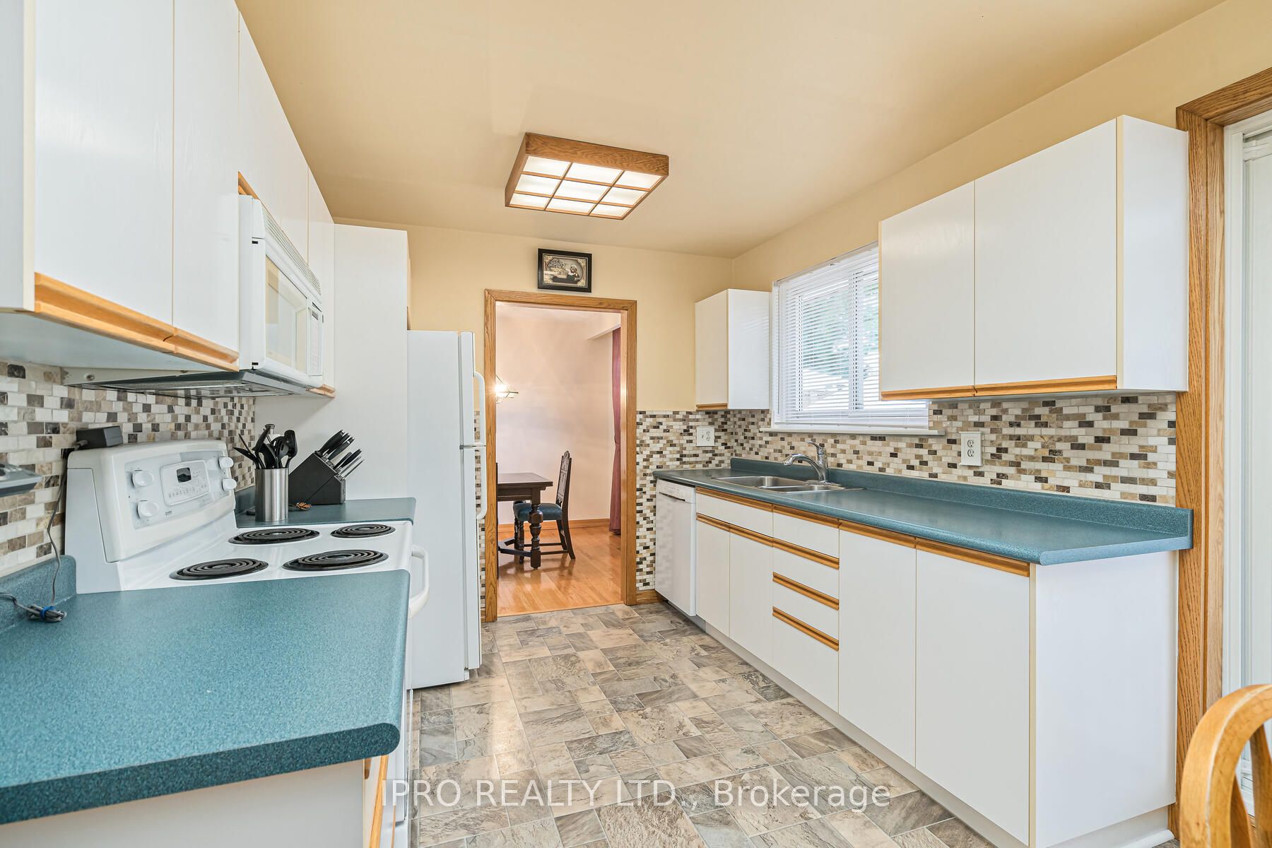 27 Eleanor Crescent