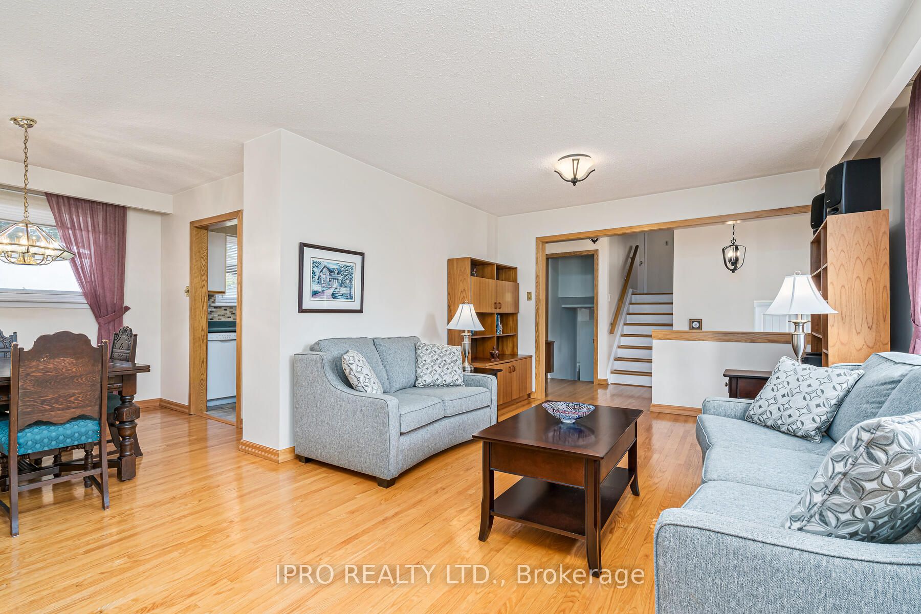 27 Eleanor Crescent