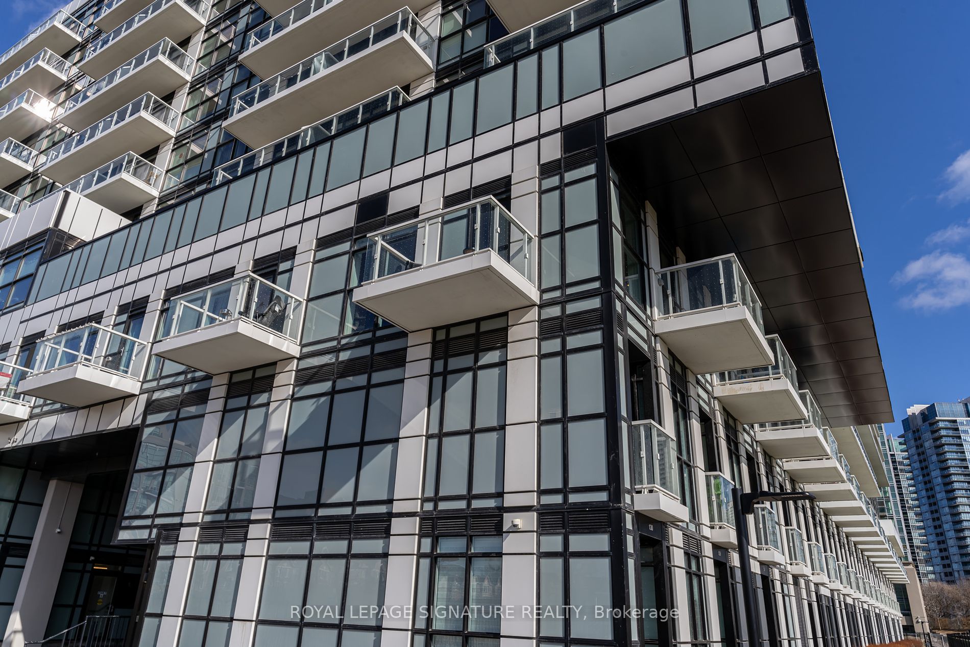 251 Manitoba St, #325