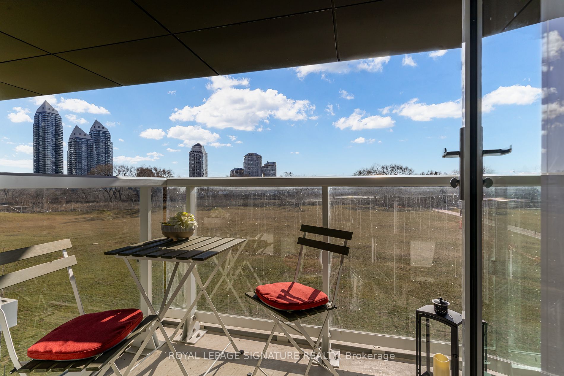 251 Manitoba St, #325