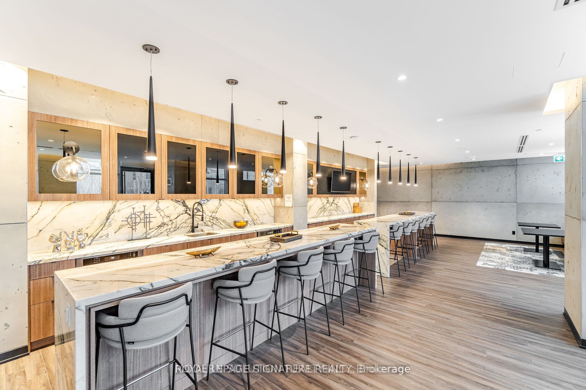 251 Manitoba St, #325