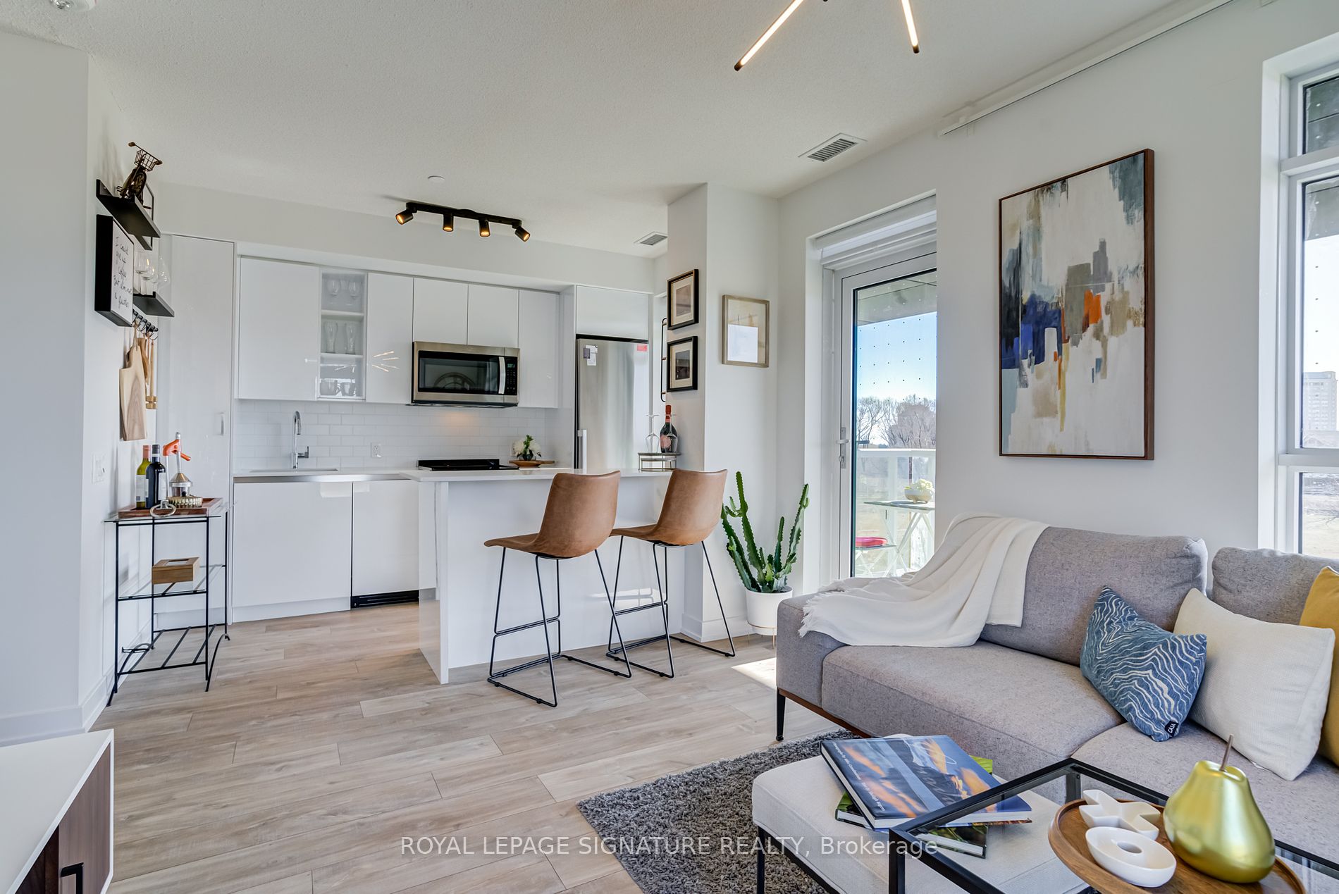 251 Manitoba St, #325