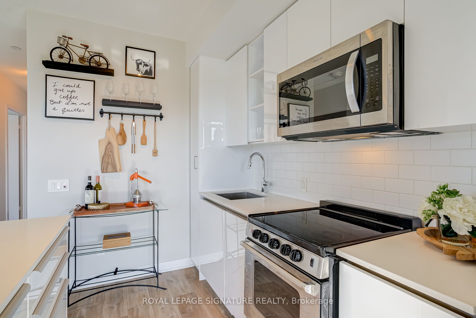 251 Manitoba St, #325