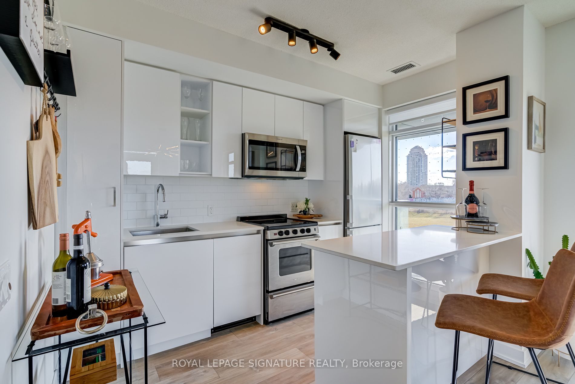 251 Manitoba St, #325