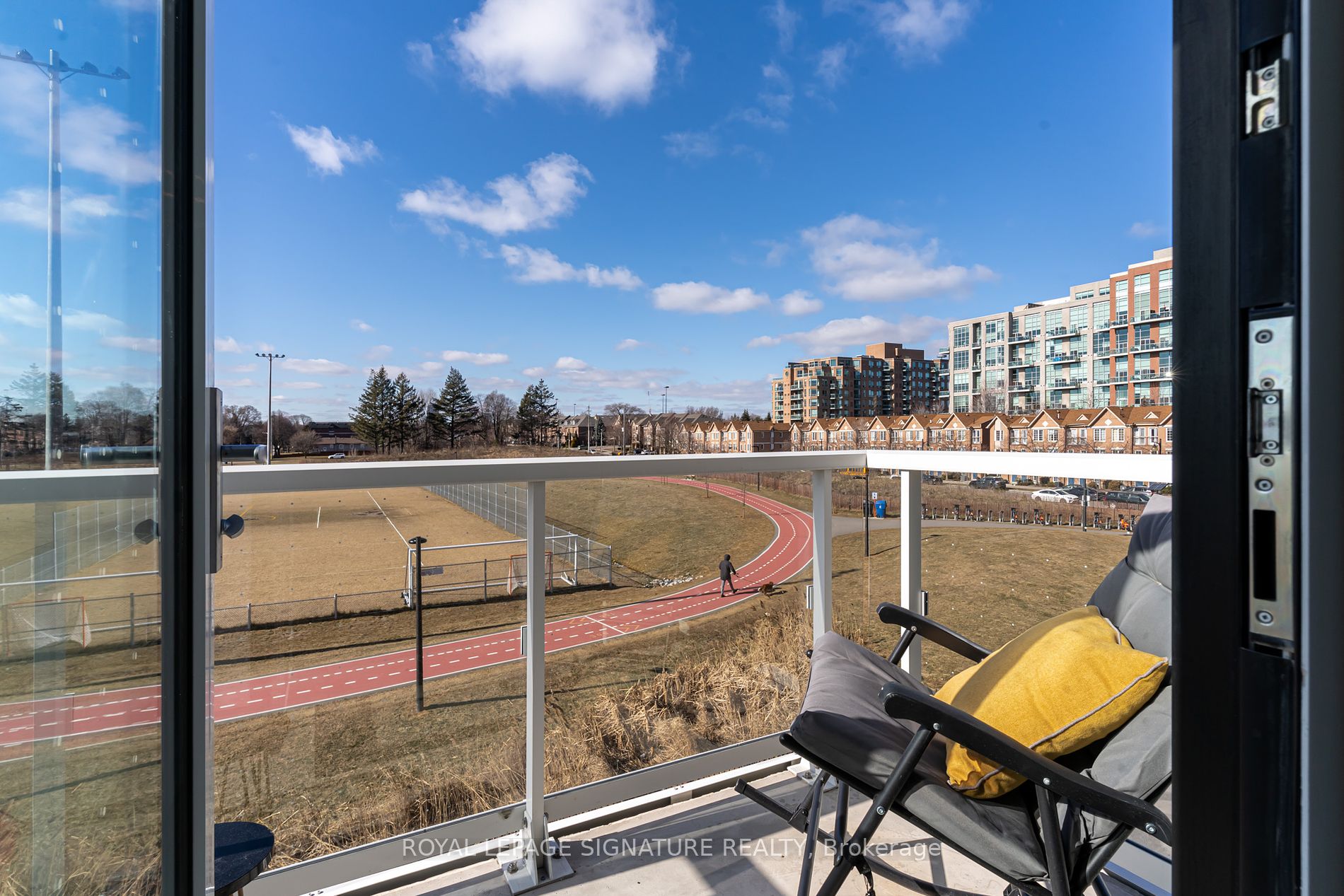 251 Manitoba St, #325