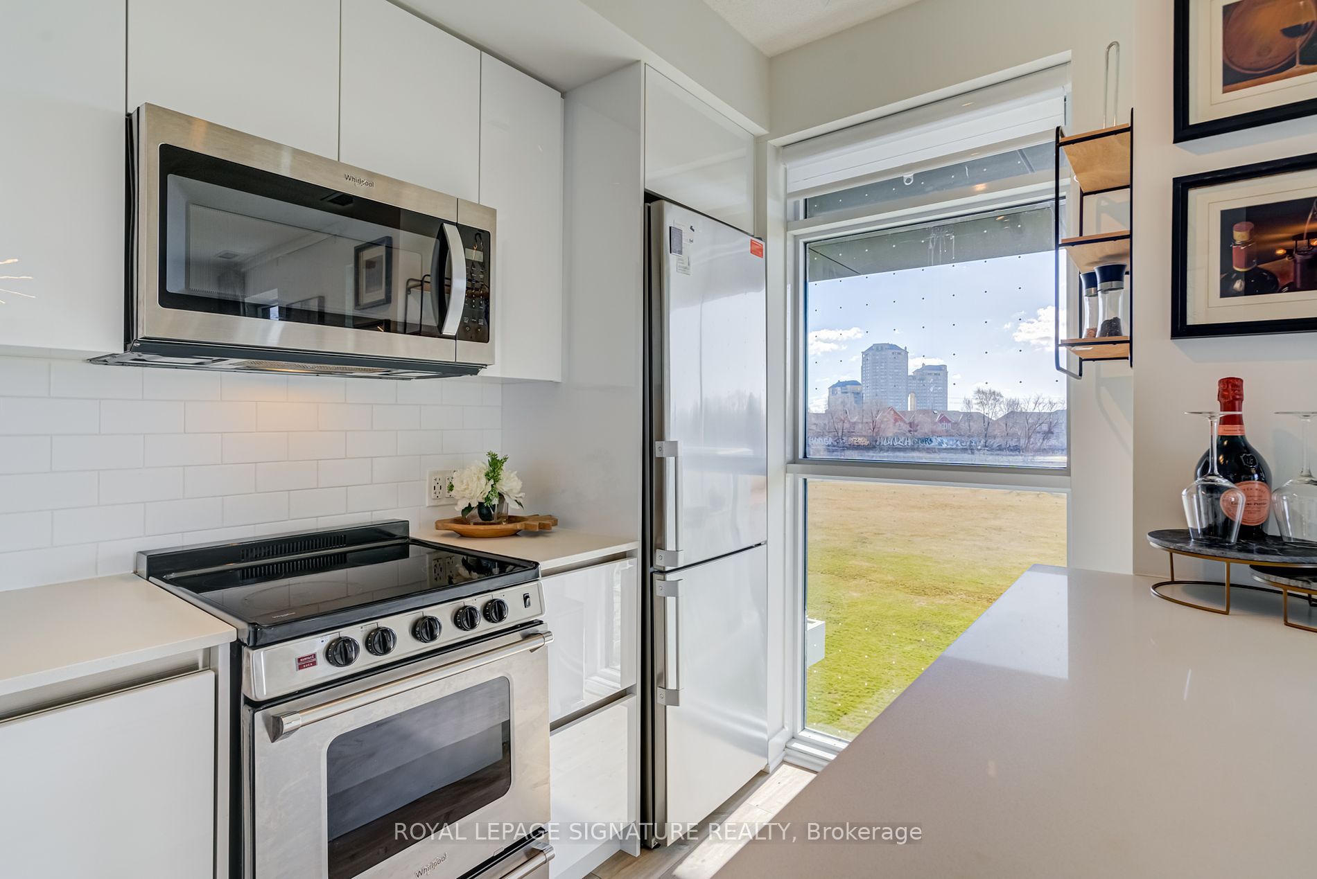 251 Manitoba St, #325
