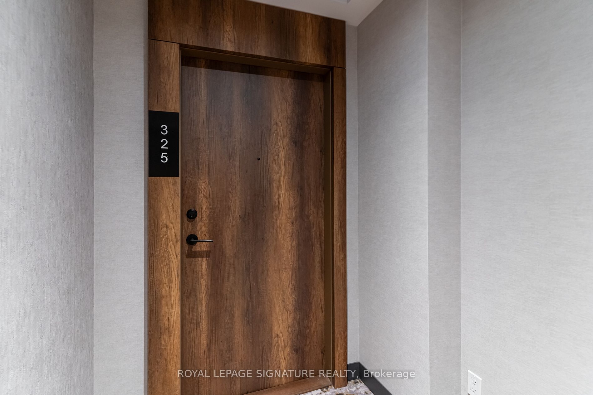 251 Manitoba St, #325