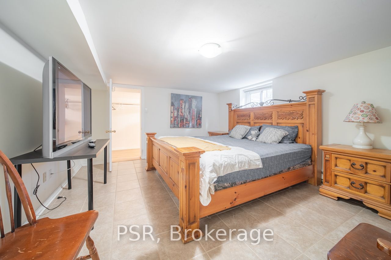 3256 Cindy Cres