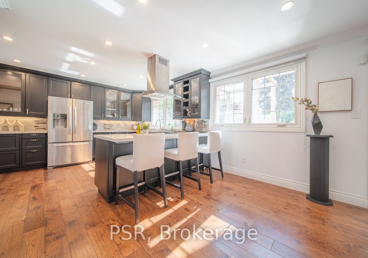 3256 Cindy Cres