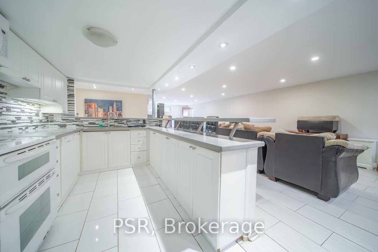 3256 Cindy Cres