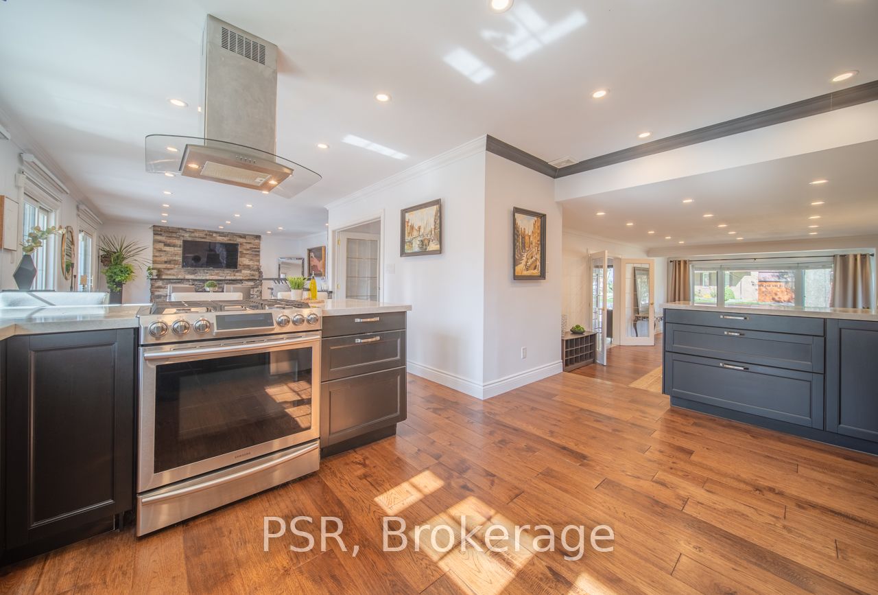 3256 Cindy Cres